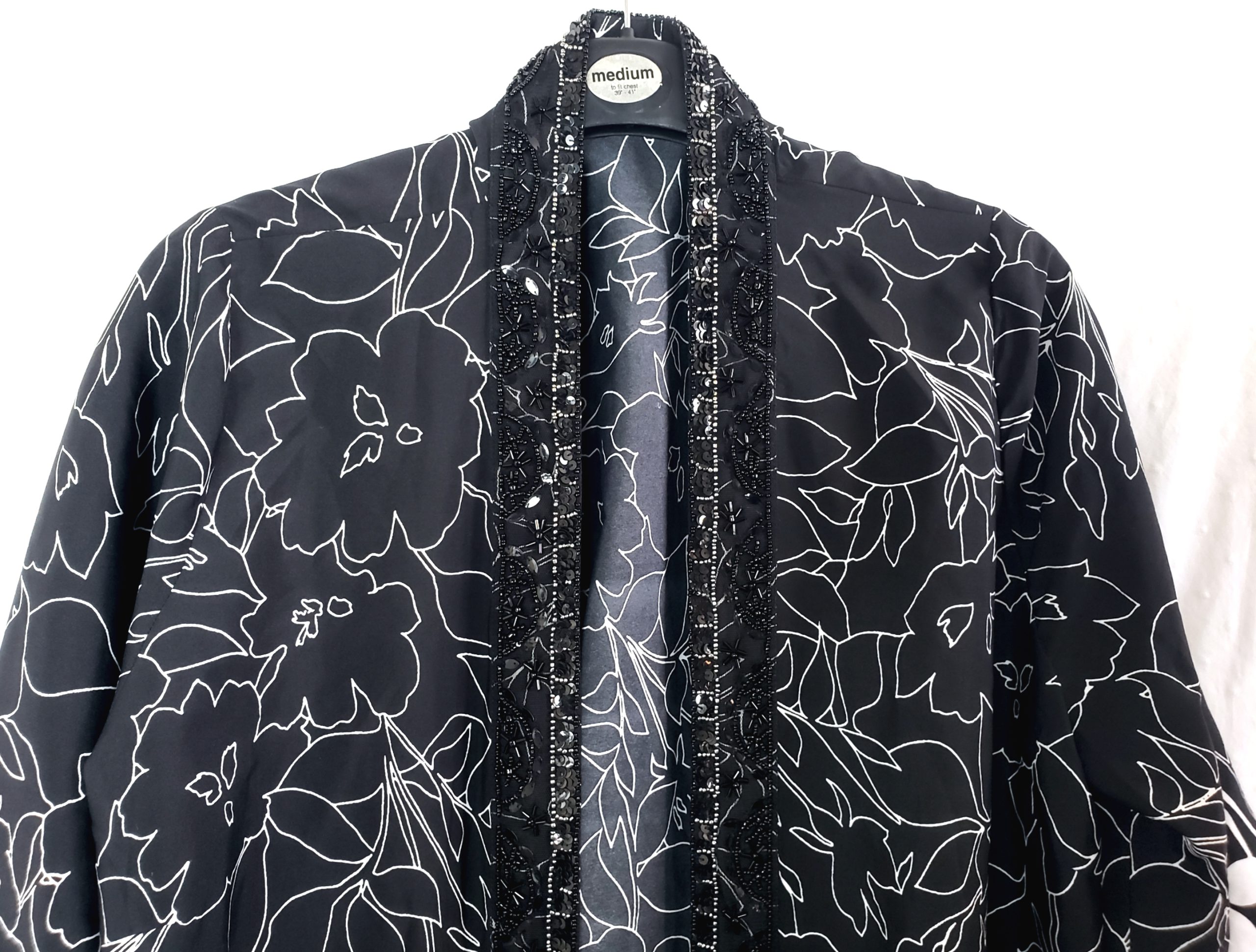 Стильна чорна блуза Together з квітковим принтом - елегантний модний тренд 3 Стильна чорна блуза Together з квітковим принтом - елегантний модний тренд - Зображення 3