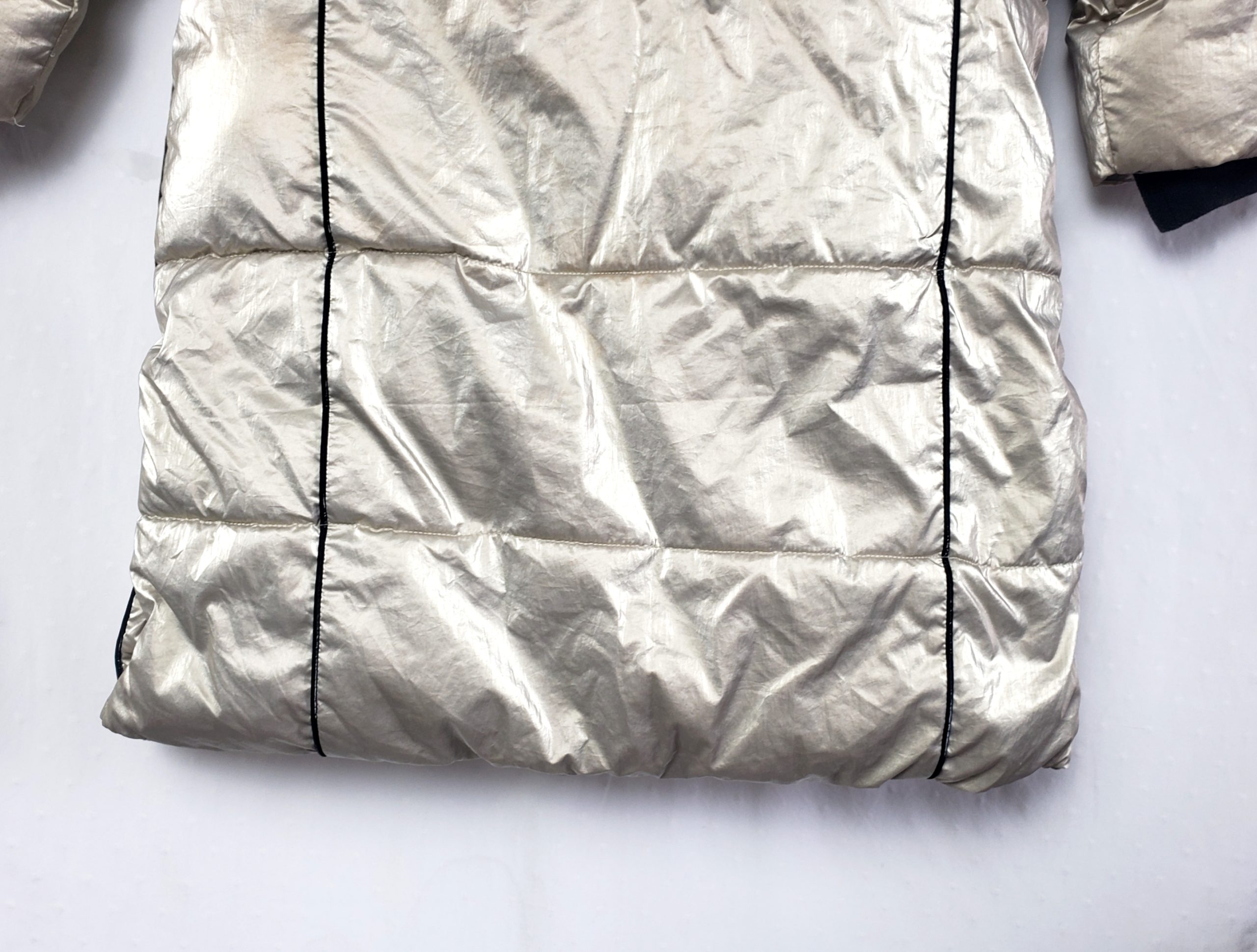 Стильна золота куртка Next 7 років - елегантний зимовий тренд для модних дітей 5 Стильна золота куртка Next 7 років - елегантний зимовий тренд для модних дітей - Зображення 5