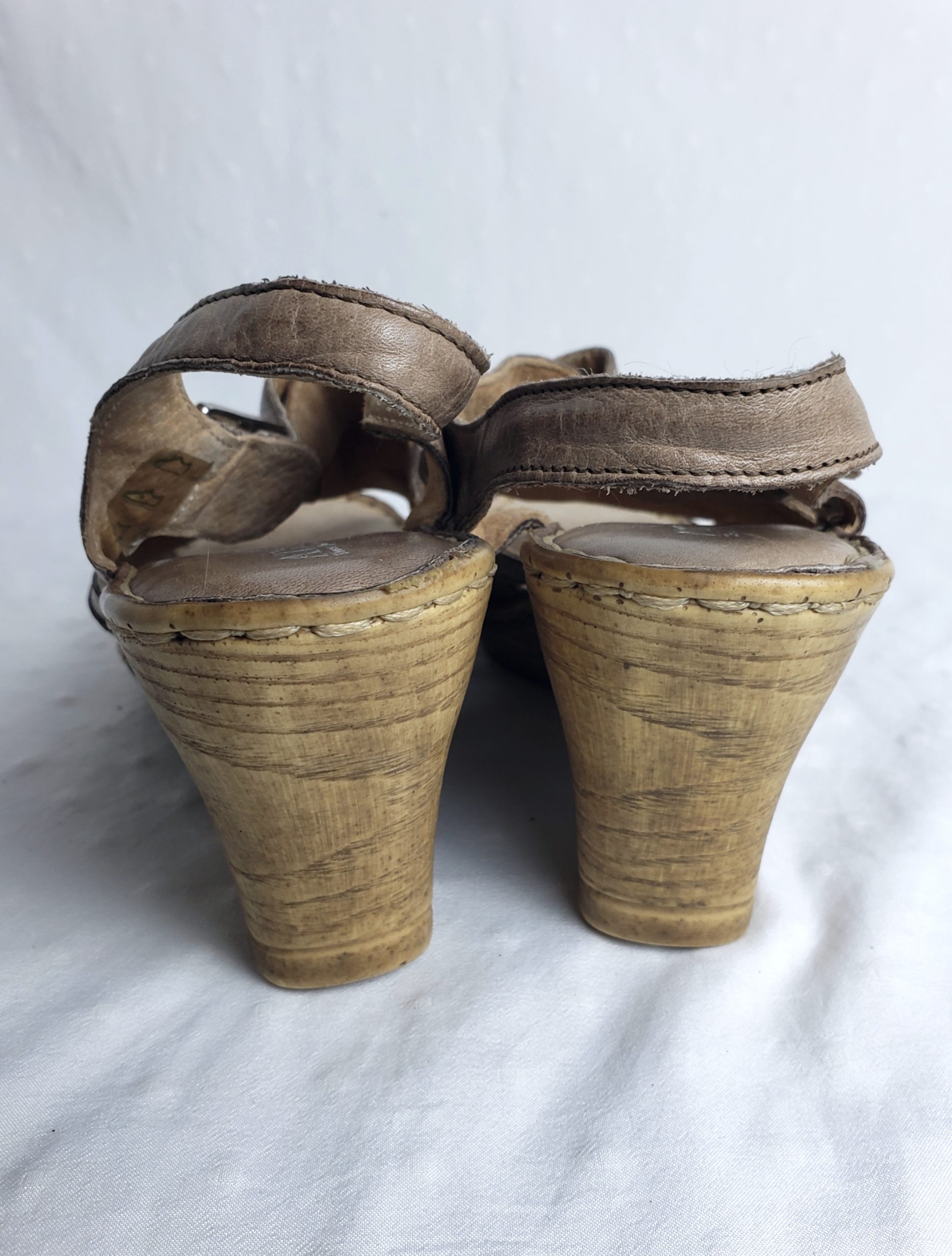 Бежеві шкіряні босоніжки ATEMA 39 розмір на каблуку 9 см - літнє взуття для офісу та відпочинку 2 Бежеві шкіряні босоніжки ATEMA 39 розмір на каблуку 9 см - літнє взуття для офісу та відпочинку - Зображення 2