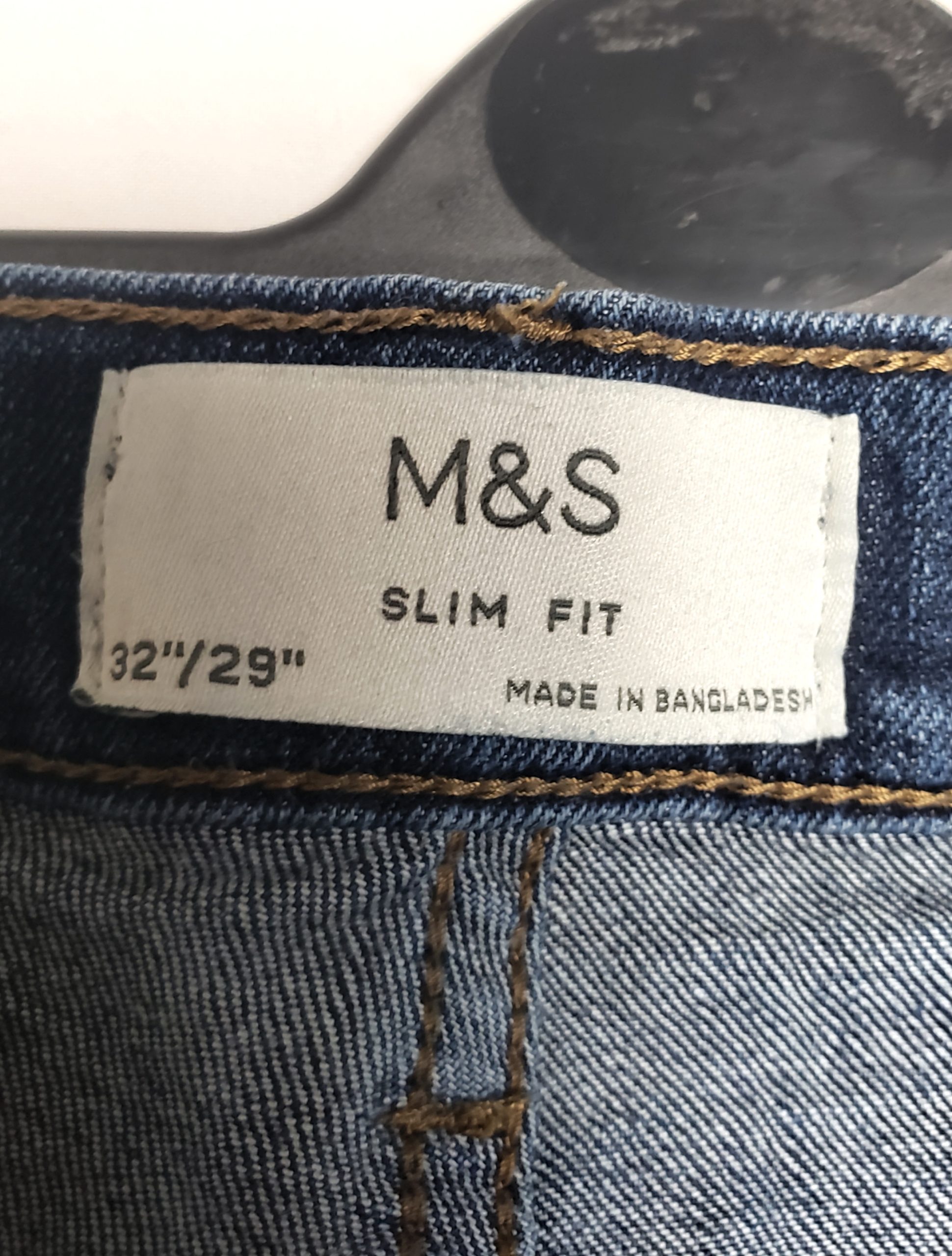 Стильні чоловічі джинси M&S Slim Fit - елегантний темно-синій денім у ідеальному стані 7 Стильні чоловічі джинси M&S Slim Fit - елегантний темно-синій денім у ідеальному стані - Зображення 7