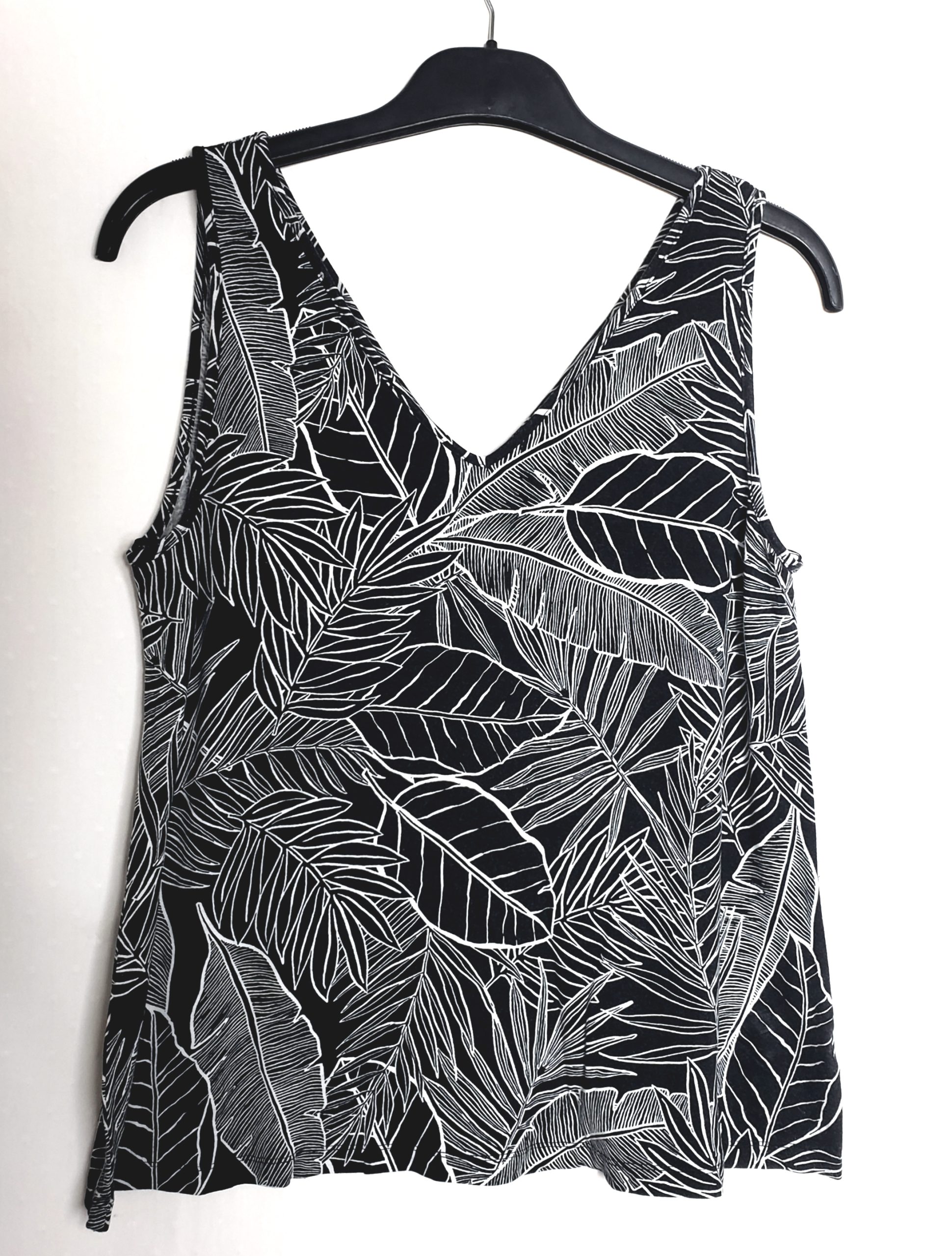 Стильний чорний топ з тропічним принтом - елегантна віскозна блуза F&F у ідеальному стані 2 Стильний чорний топ з тропічним принтом - елегантна віскозна блуза F&F у ідеальному стані - Зображення 2