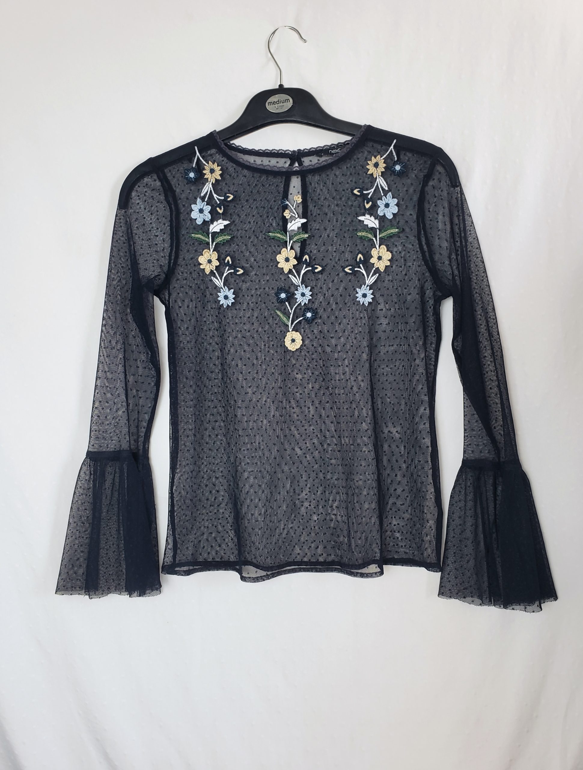 Стильна чорна блуза з вишивкою Next - елегантний винтажний стиль з романтичними рукавами-клеш 1 Стильна чорна блуза з вишивкою Next - елегантний винтажний стиль з романтичними рукавами-клеш