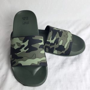 Стильні сланці з камуфляжним принтом - модне взуття хакі для літа