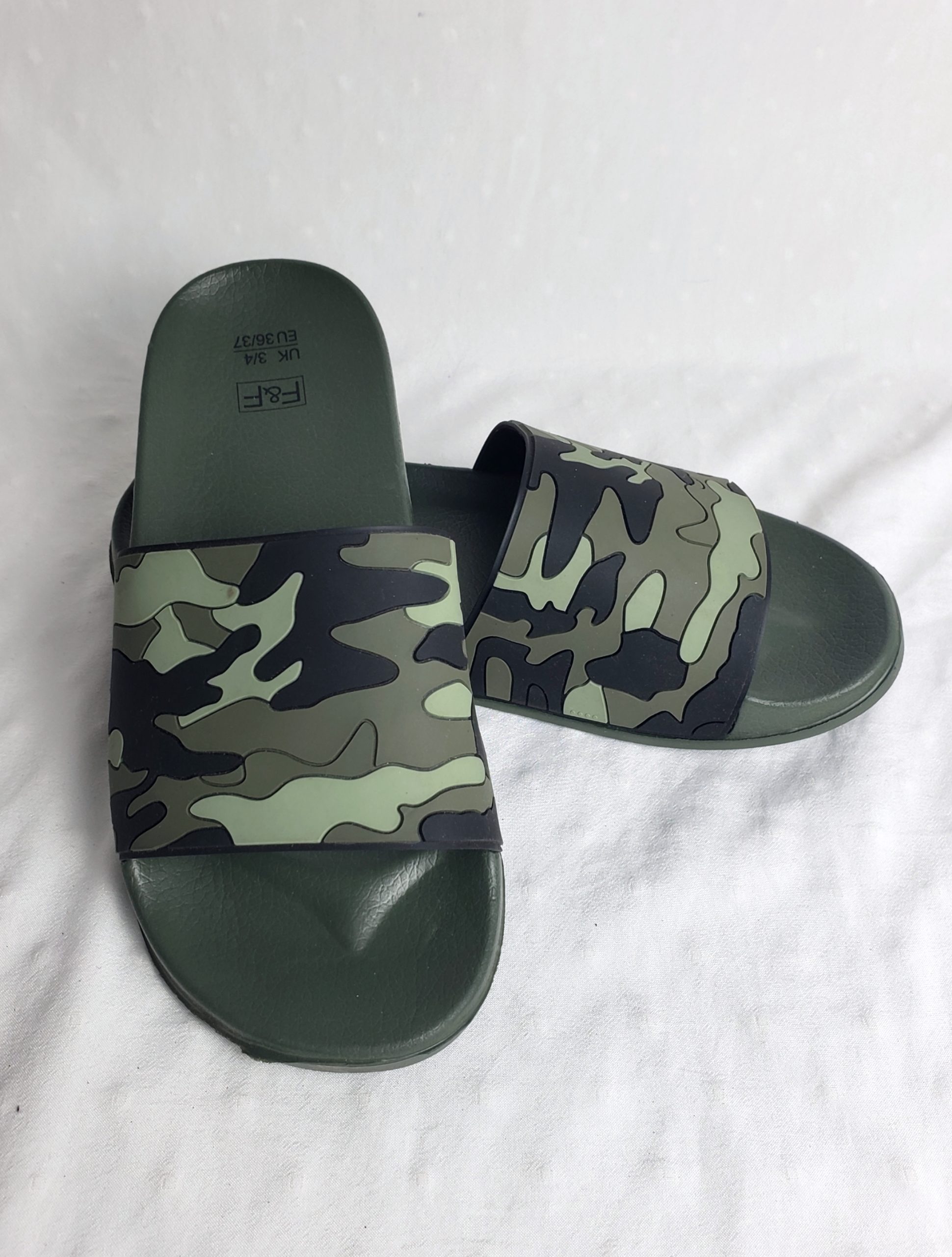 Стильні сланці з камуфляжним принтом - модне взуття хакі для літа 1 Стильні сланці з камуфляжним принтом - модне взуття хакі для літа