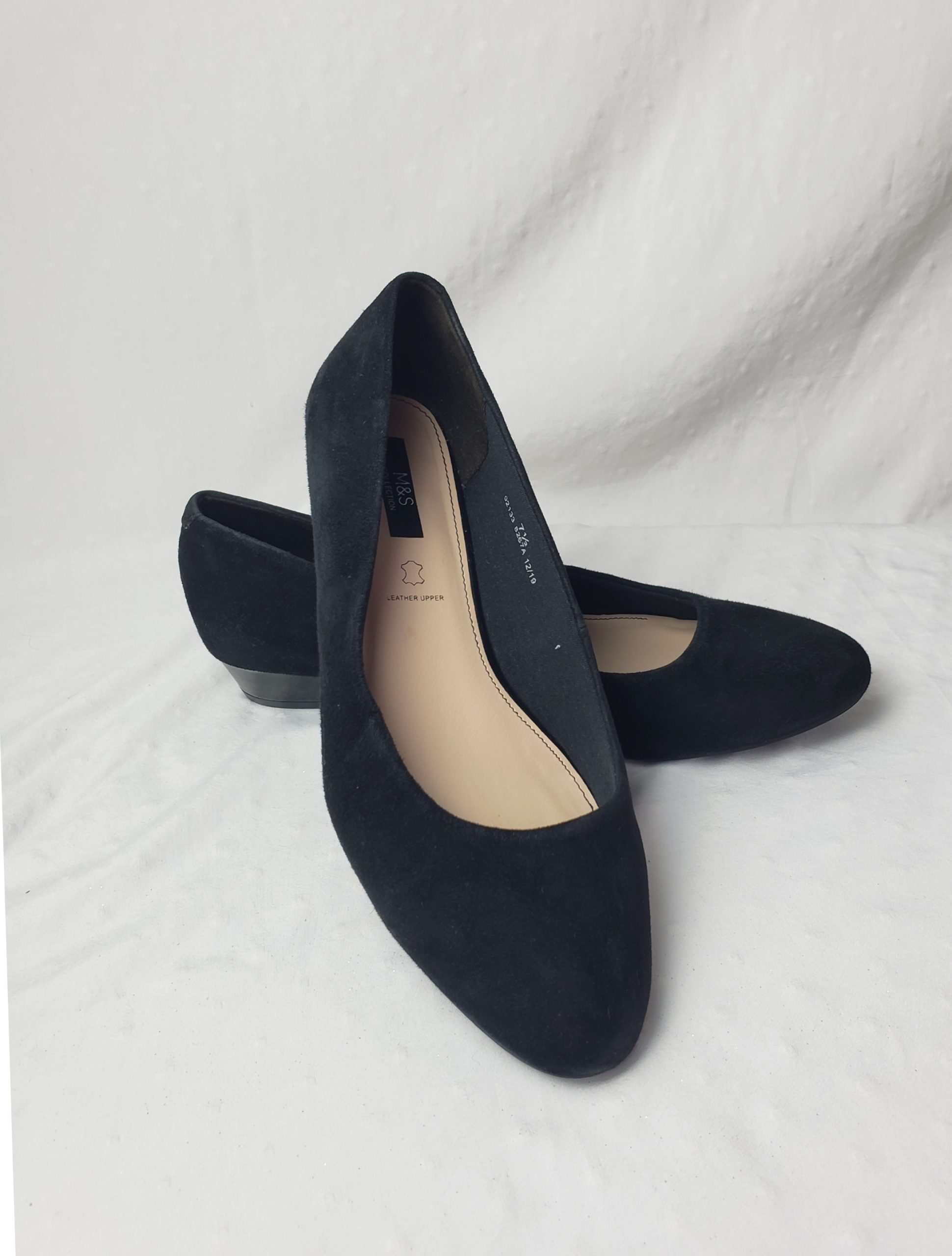 Елегантні чорні туфлі M&S - стильне взуття з натуральної шкіри в ідеальному стані 1 Елегантні чорні туфлі M&S - стильне взуття з натуральної шкіри в ідеальному стані