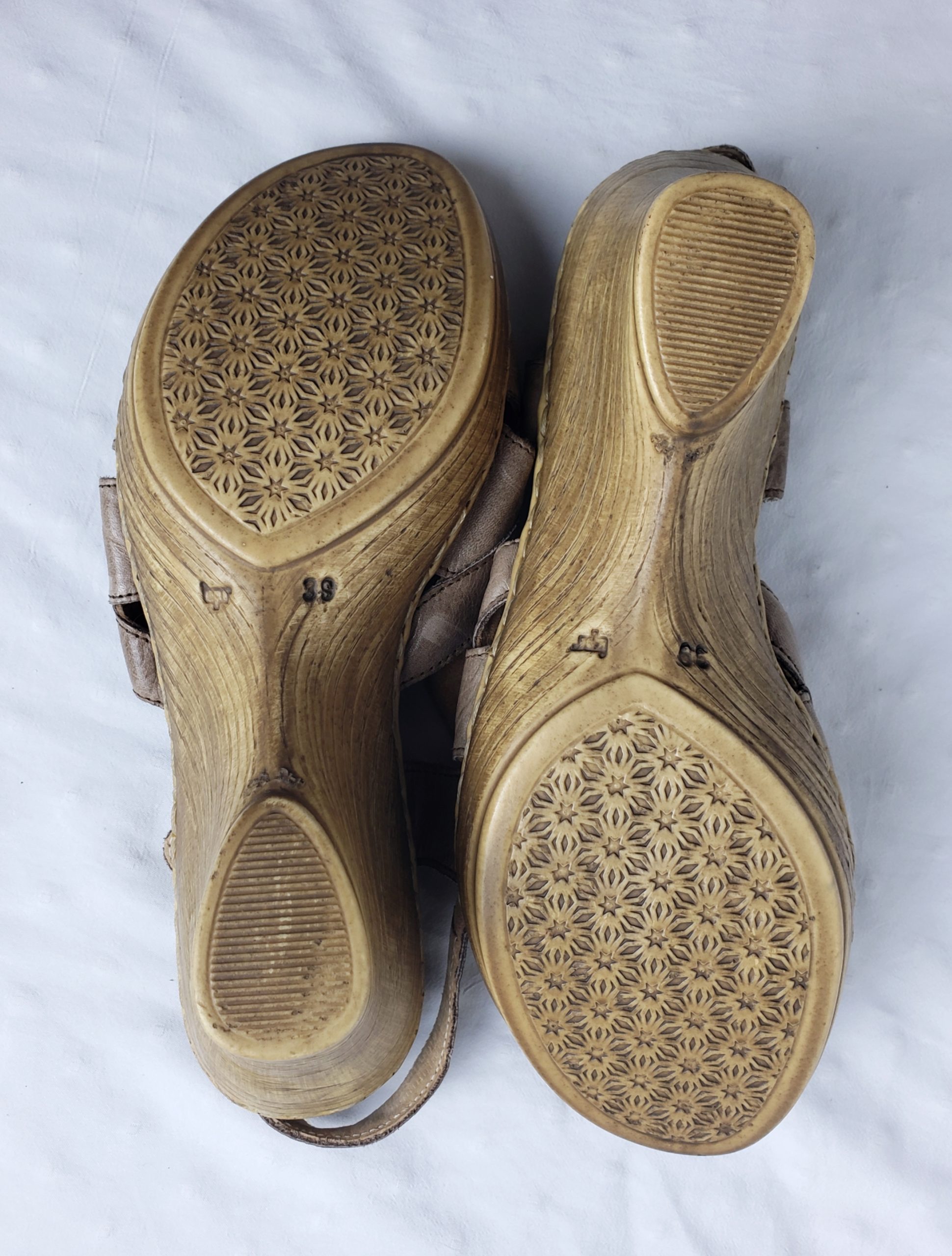 Бежеві шкіряні босоніжки ATEMA 39 розмір на каблуку 9 см - літнє взуття для офісу та відпочинку 4 Бежеві шкіряні босоніжки ATEMA 39 розмір на каблуку 9 см - літнє взуття для офісу та відпочинку - Зображення 4