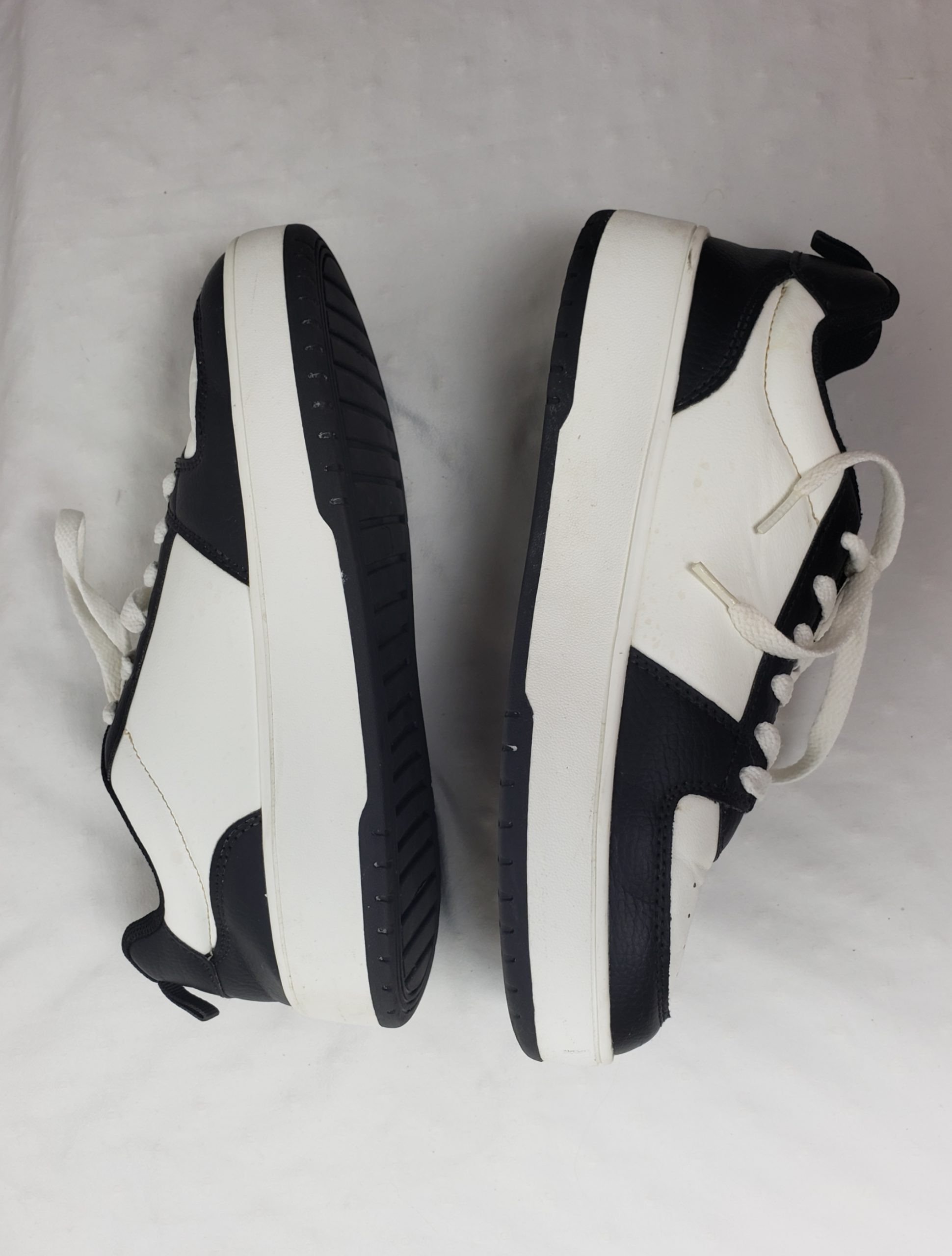 Стильні кросівки білі з чорним розмір 38/39 - універсальне взуття для весна-літо-осінь 4 Стильні кросівки білі з чорним розмір 38/39 - універсальне взуття для весна-літо-осінь - Зображення 4