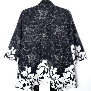 Стильна чорна блуза Together з квітковим принтом - елегантний модний тренд