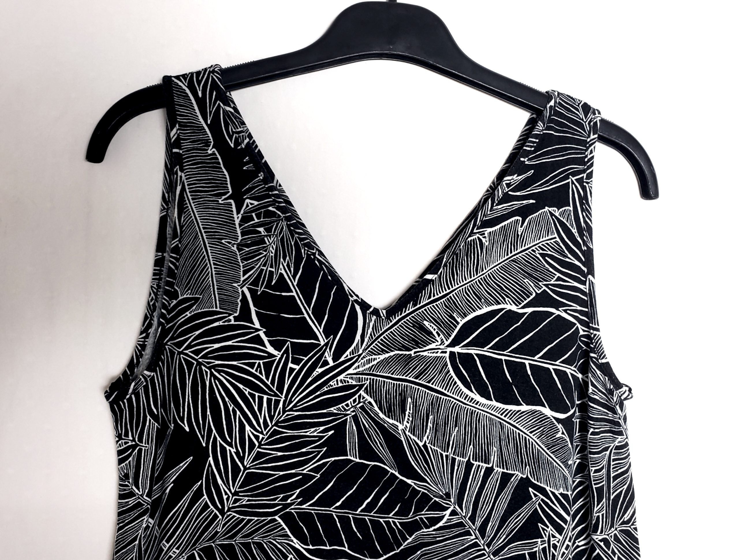 Стильний чорний топ з тропічним принтом - елегантна віскозна блуза F&F у ідеальному стані 4 Стильний чорний топ з тропічним принтом - елегантна віскозна блуза F&F у ідеальному стані - Зображення 4