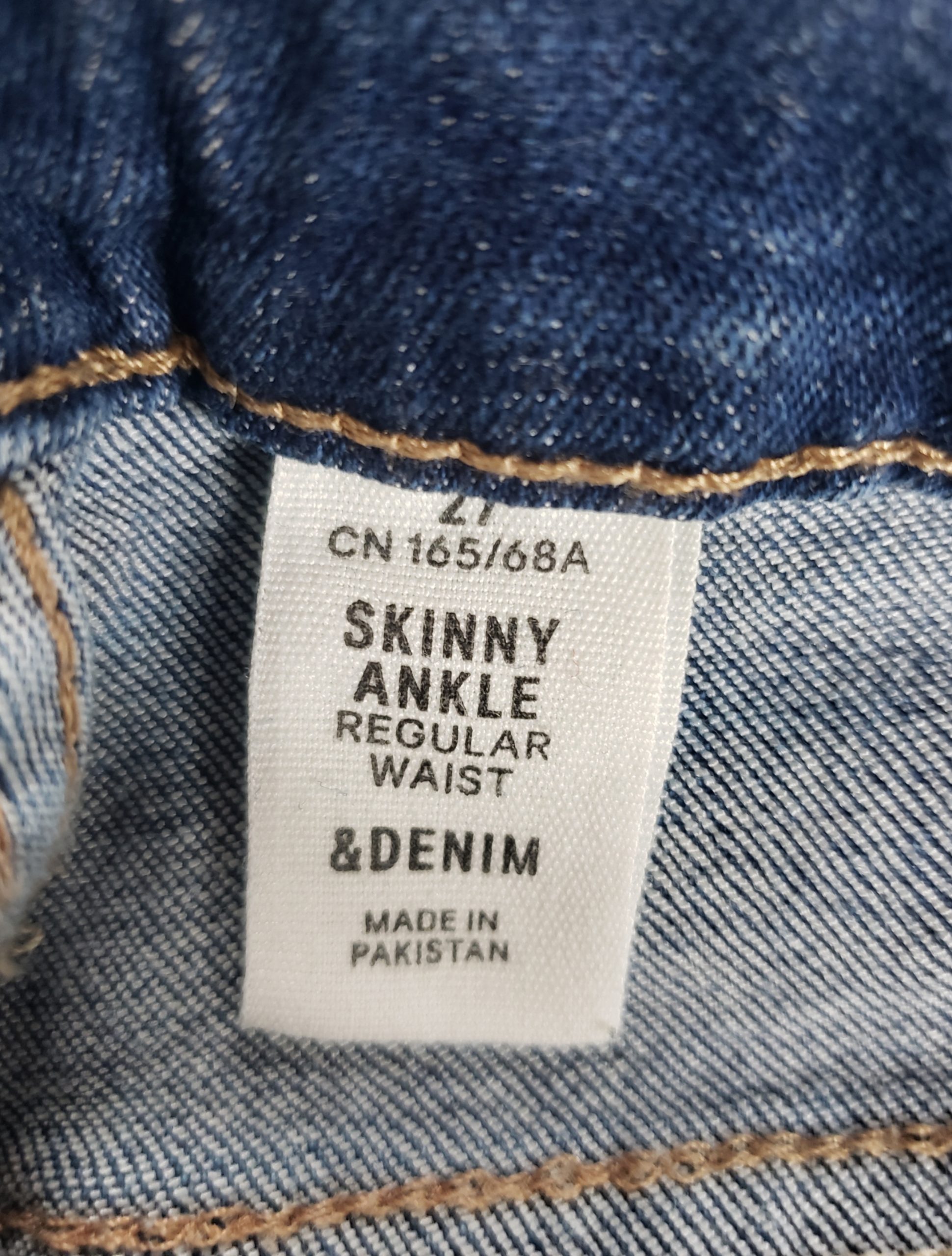 Стильні сині джинси скінні H&M - елегантний модний образ з блискавками 7 Стильні сині джинси скінні H&M - елегантний модний образ з блискавками - Зображення 7