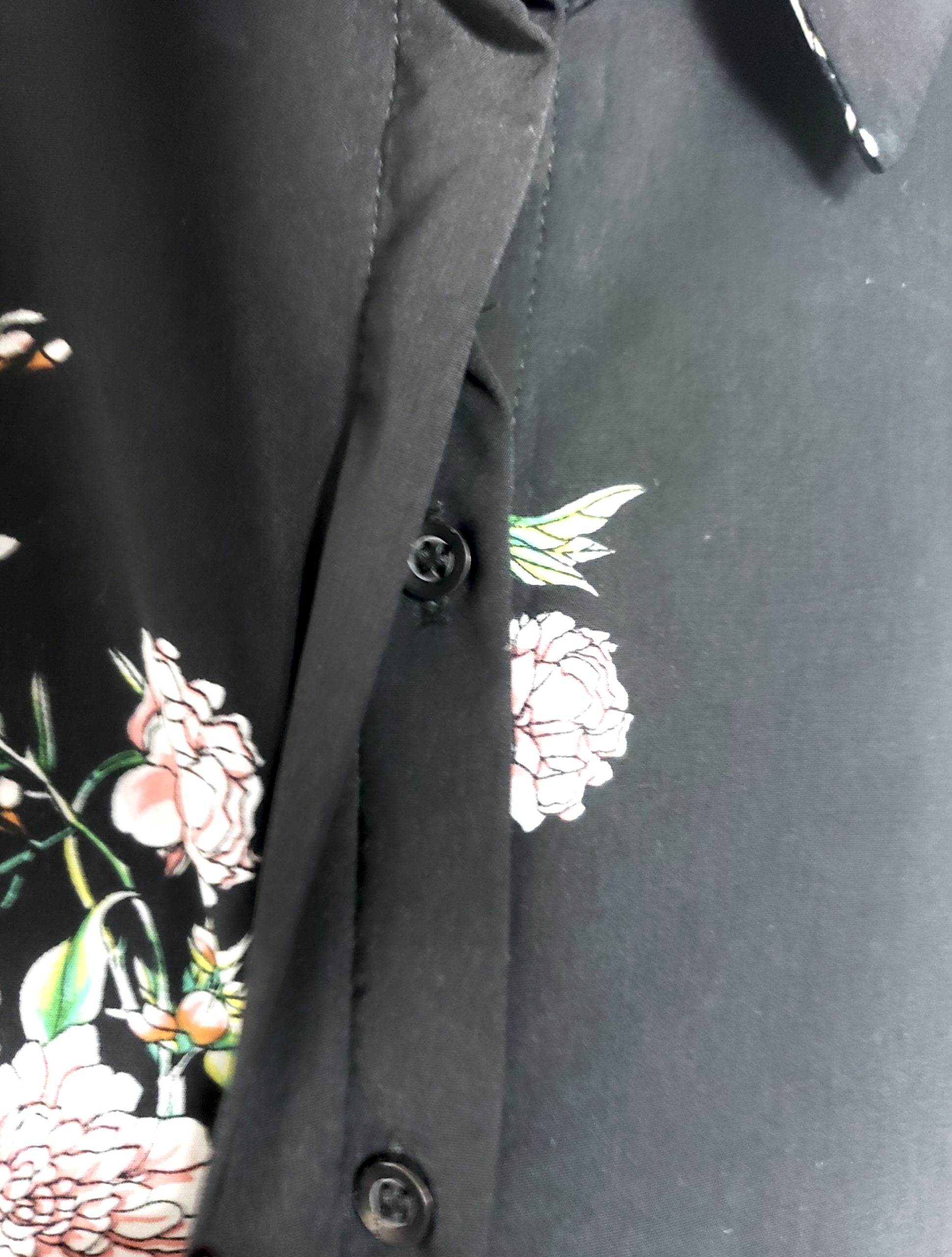 Стильна чорна блуза з квітковим принтом - елегантна сорочка для модного образу 4 Стильна чорна блуза з квітковим принтом - елегантна сорочка для модного образу - Зображення 4