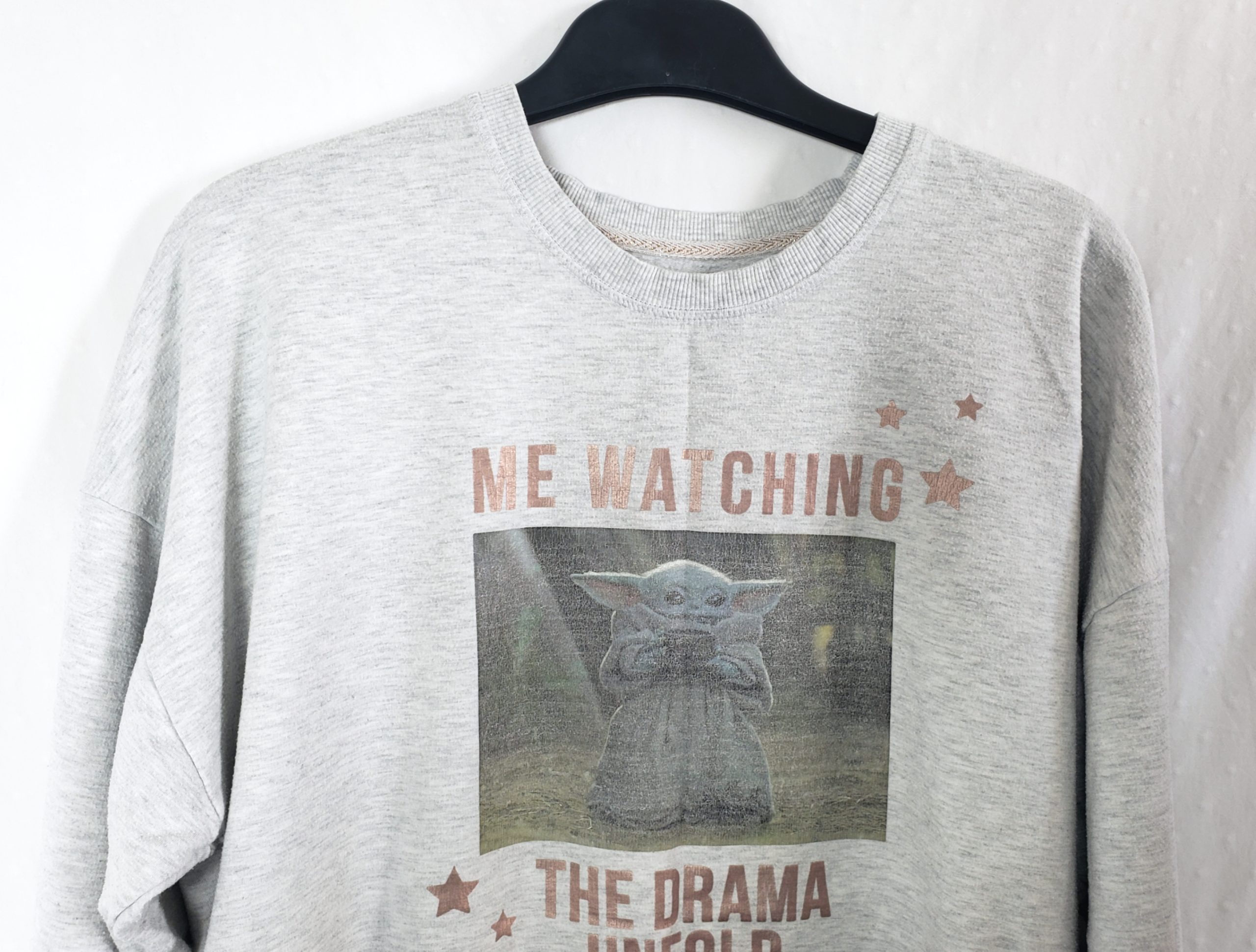 Сірий світшот Disney Star Wars Mandalorian The Child - жіночий одяг з принтом вживаний 4 Сірий світшот Disney Star Wars Mandalorian The Child - жіночий одяг з принтом вживаний - Зображення 4