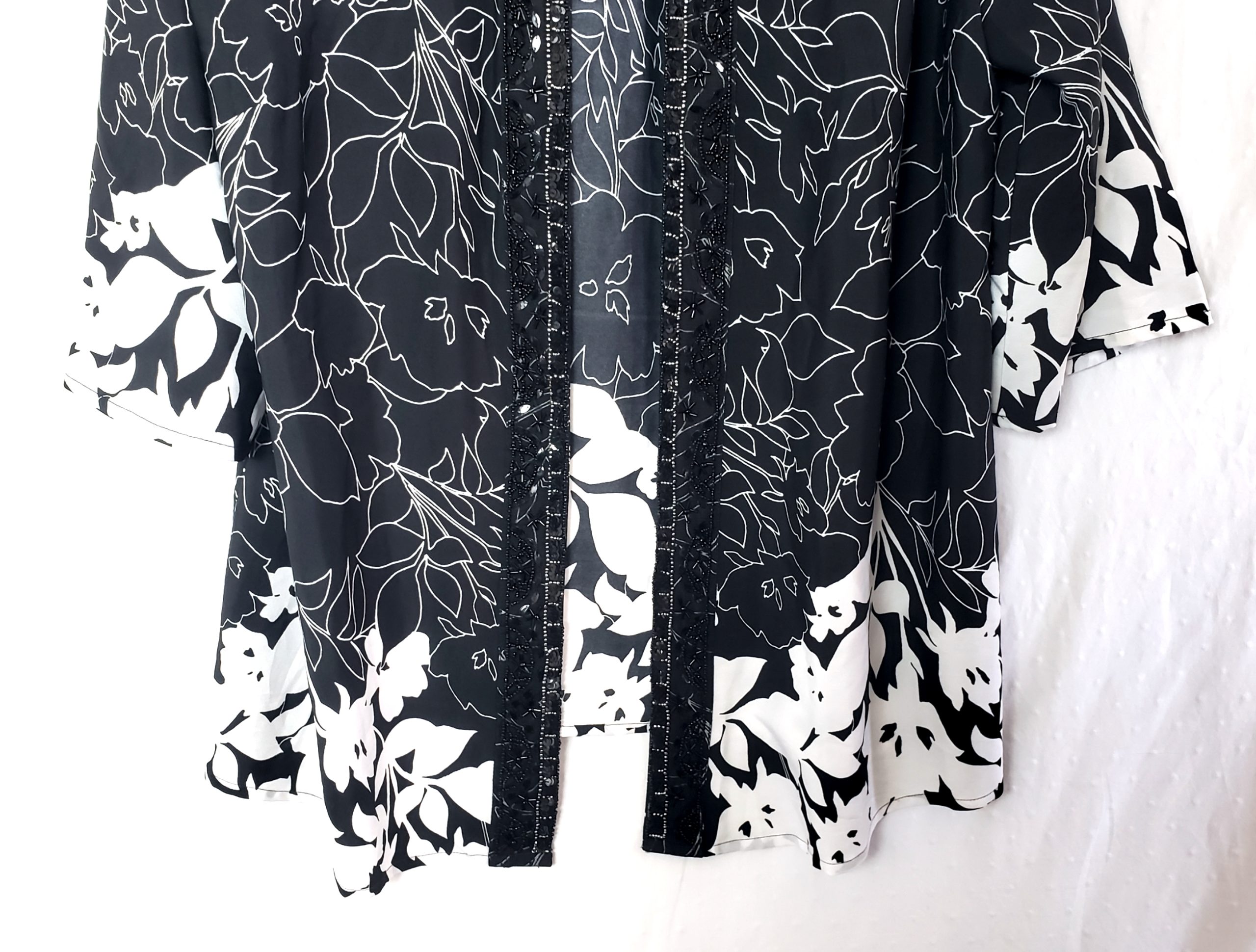 Стильна чорна блуза Together з квітковим принтом - елегантний модний тренд 4 Стильна чорна блуза Together з квітковим принтом - елегантний модний тренд - Зображення 4