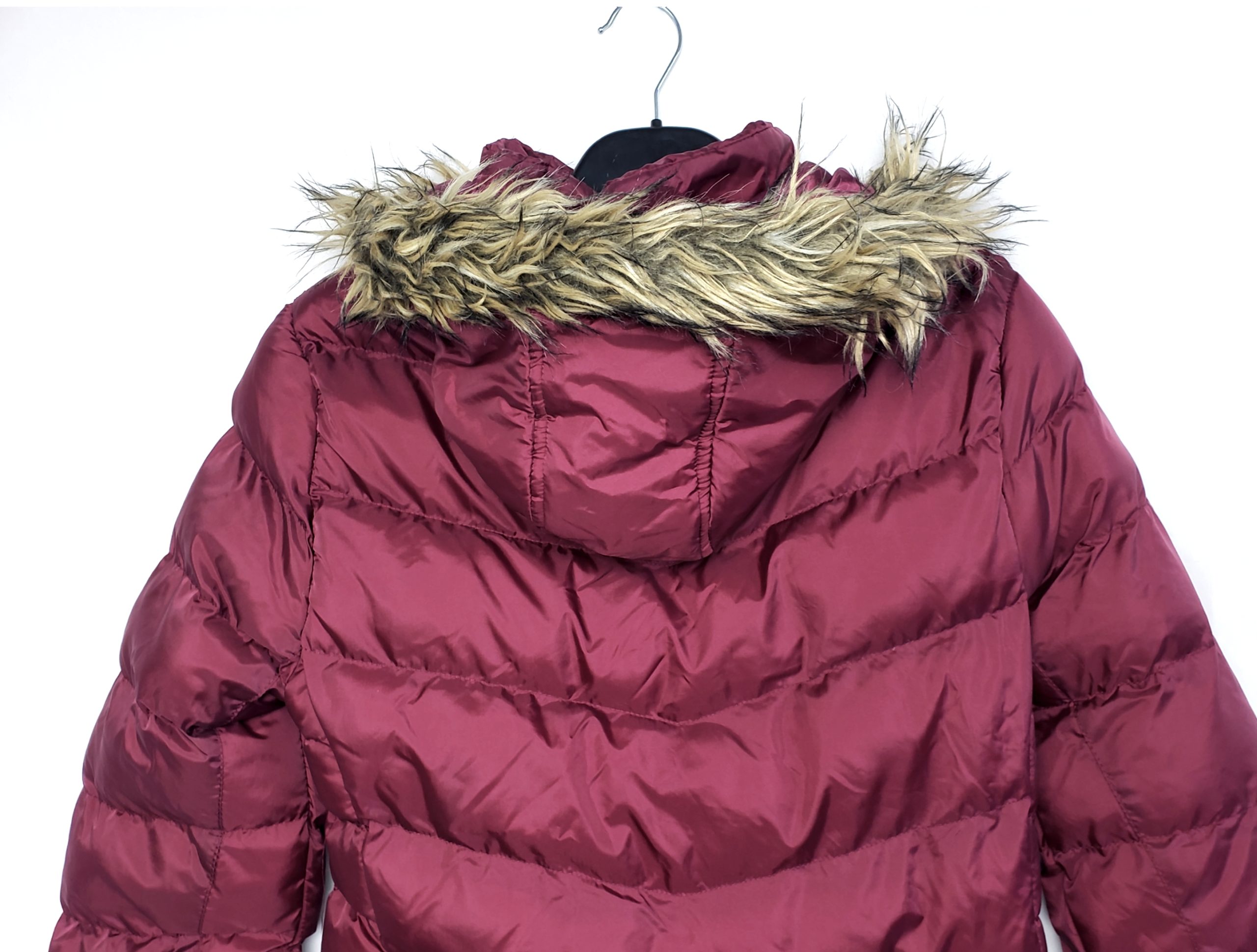 Стильна бордова куртка FLUID - модний пуховик з хутряним капюшоном, елегантний зимовий одяг 4 Стильна бордова куртка FLUID - модний пуховик з хутряним капюшоном, елегантний зимовий одяг - Зображення 4