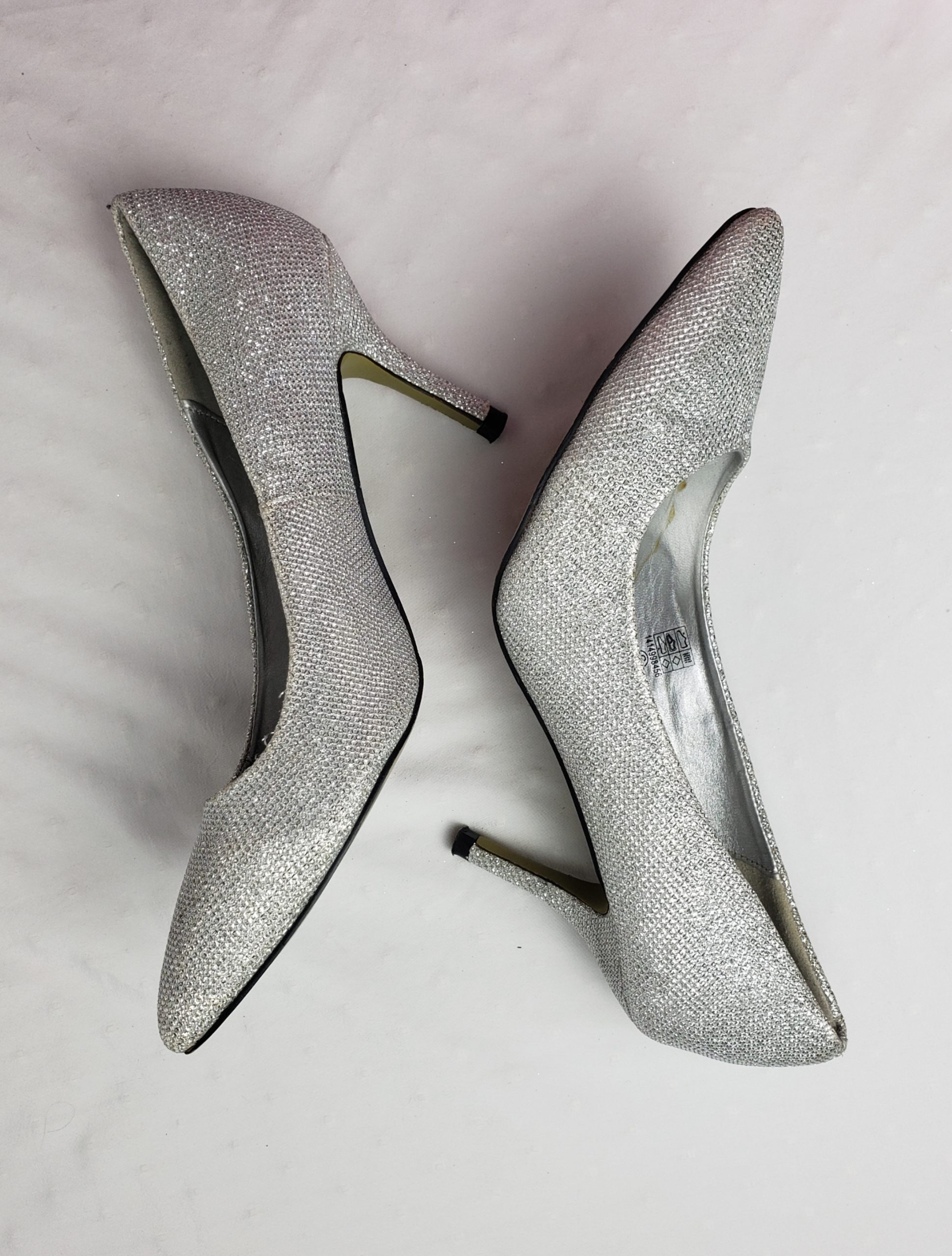 Стильні срібні туфлі на каблуку 10 см - елегантні жіночі туфлі розмір 39 5 Стильні срібні туфлі на каблуку 10 см - елегантні жіночі туфлі розмір 39 - Зображення 5