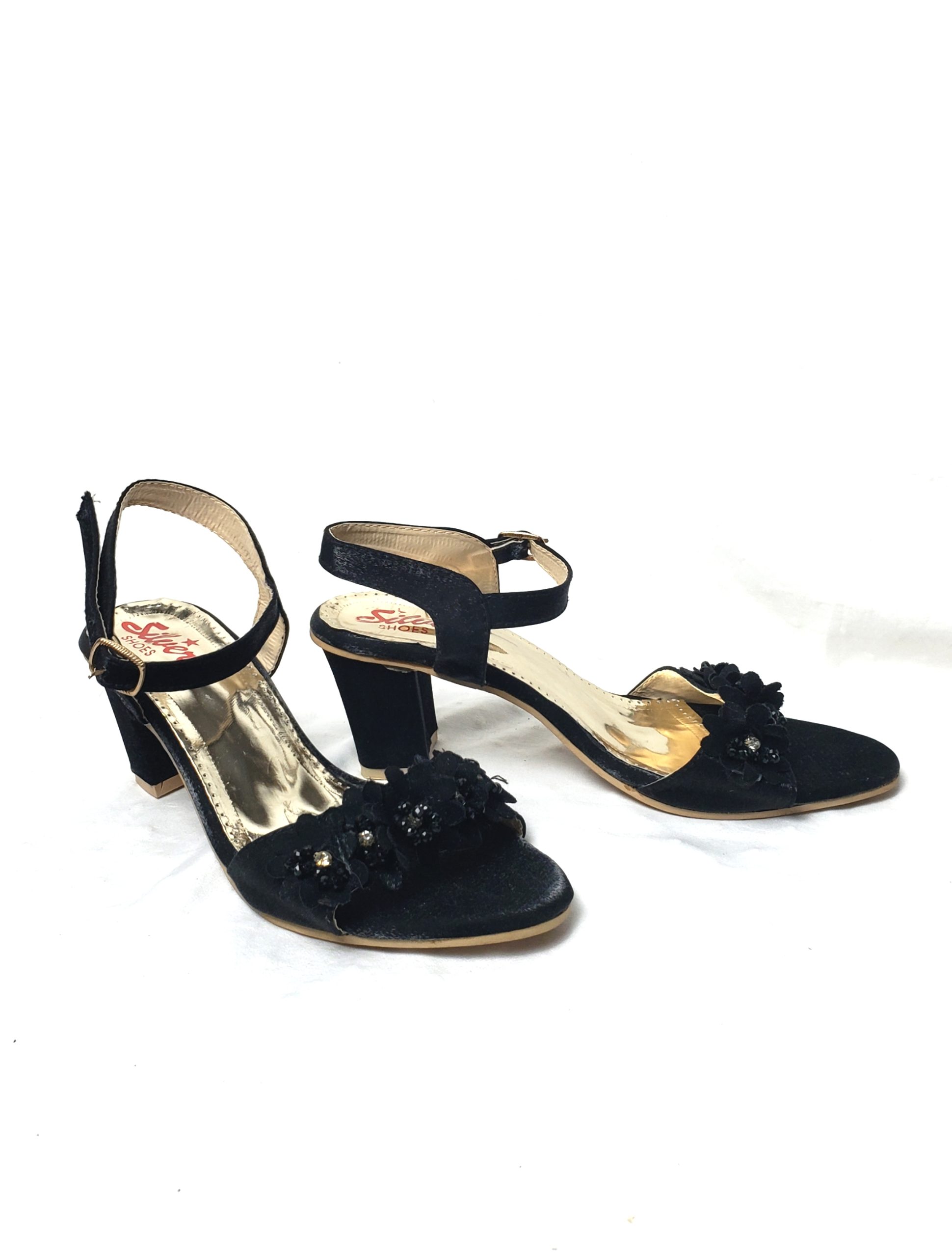 Стильні чорні босоніжки з золотими акцентами silver shoes - елегантний літній тренд розмір 38 1 Стильні чорні босоніжки з золотими акцентами silver shoes - елегантний літній тренд розмір 38