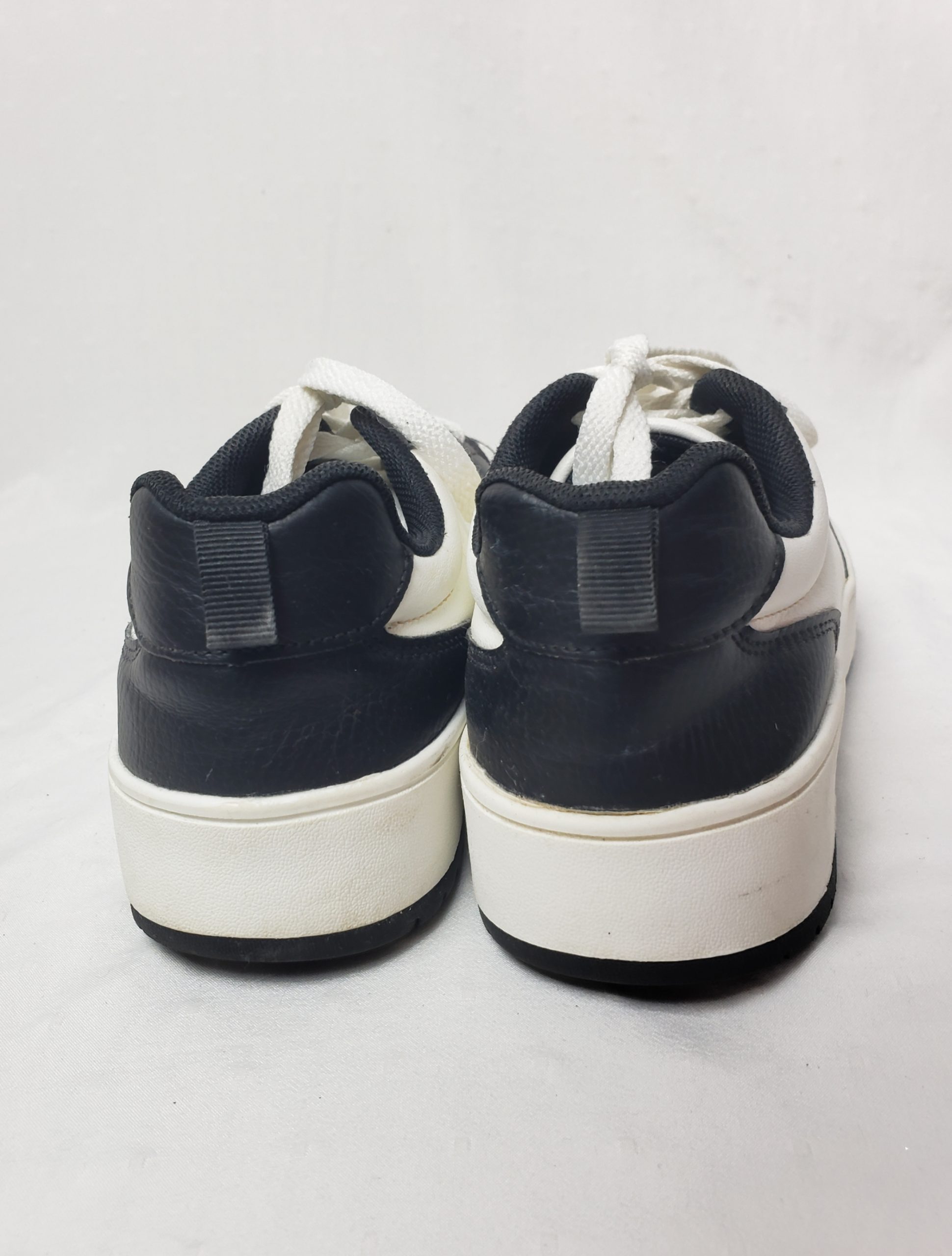 Стильні кросівки білі з чорним розмір 38/39 - універсальне взуття для весна-літо-осінь 5 Стильні кросівки білі з чорним розмір 38/39 - універсальне взуття для весна-літо-осінь - Зображення 5