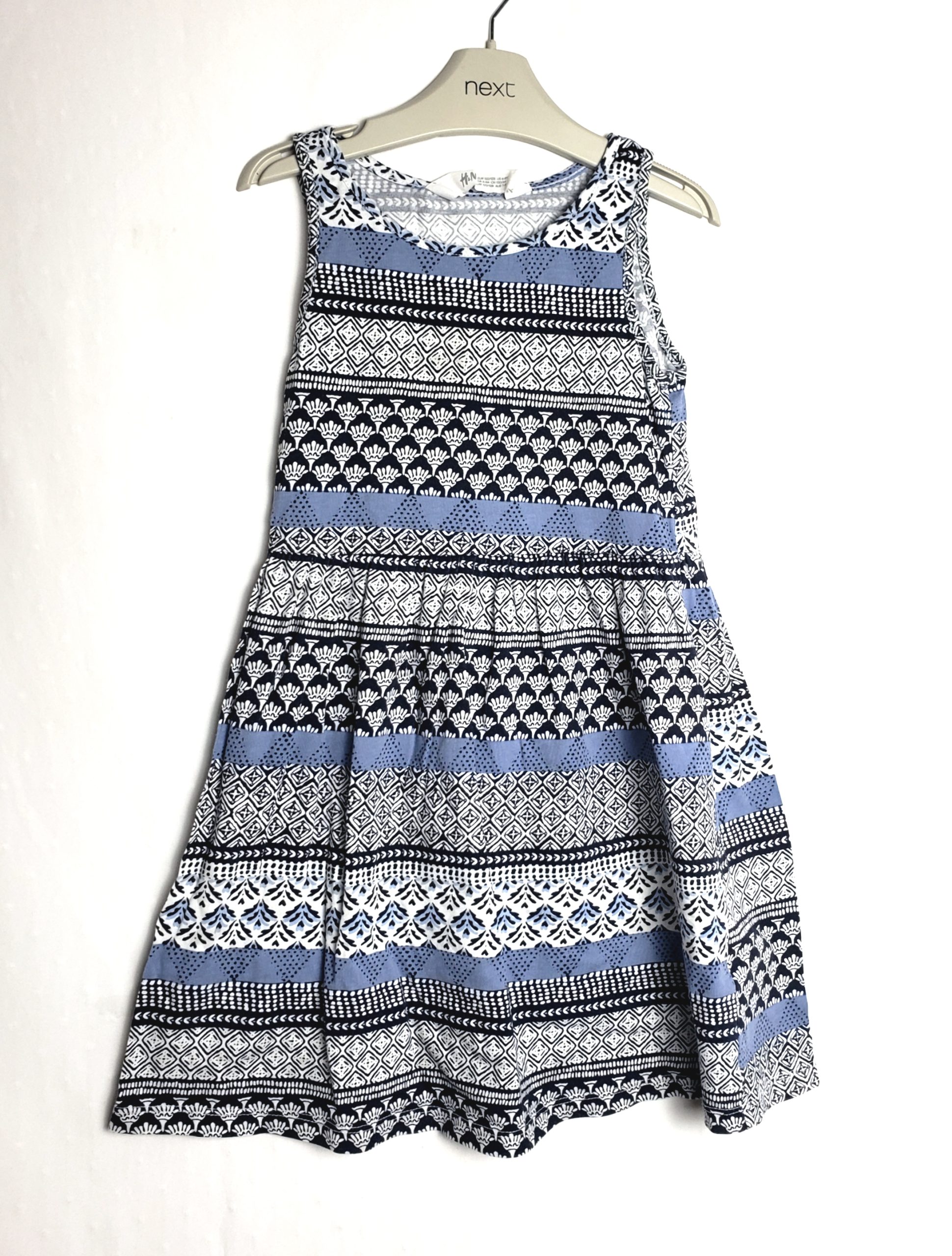 Літнє плаття з етнічним принтом H&M - ідеальний вибір для відпустки та повсякденного носіння 2 Літнє плаття з етнічним принтом H&M - ідеальний вибір для відпустки та повсякденного носіння - Зображення 2