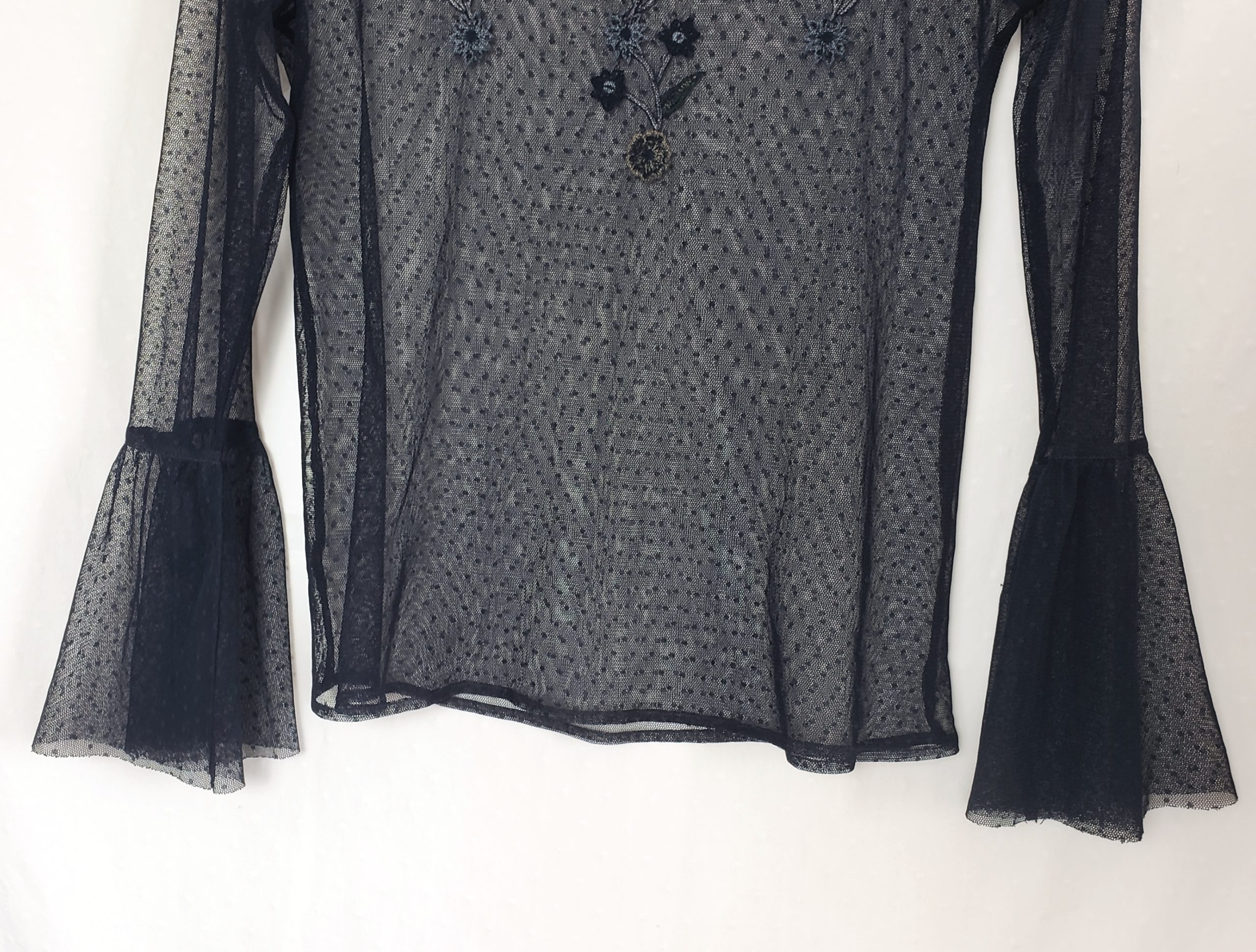 Стильна чорна блуза з вишивкою Next - елегантний винтажний стиль з романтичними рукавами-клеш 5 Стильна чорна блуза з вишивкою Next - елегантний винтажний стиль з романтичними рукавами-клеш - Зображення 5