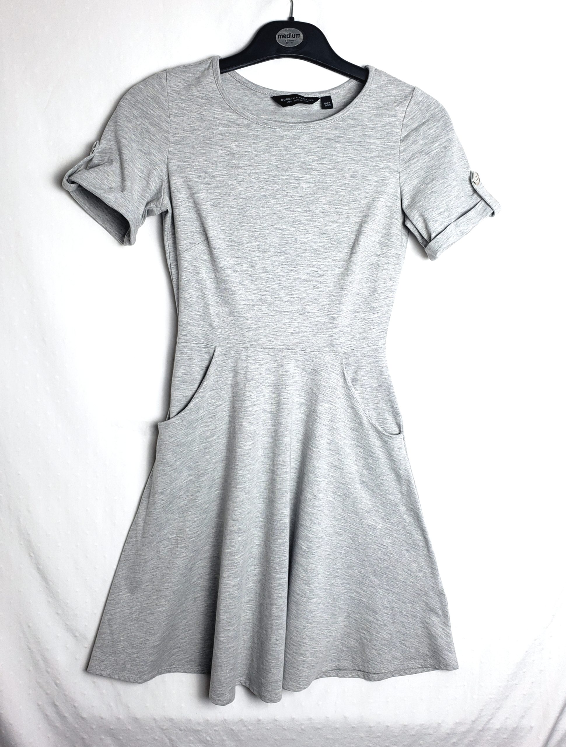 Стильна сіра сукня Dorothy Perkins - елегантний повсякденний образ з ідеальною посадкою 1 Стильна сіра сукня Dorothy Perkins - елегантний повсякденний образ з ідеальною посадкою