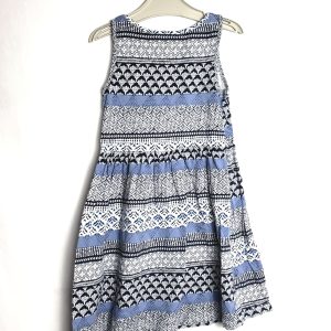 Літнє плаття з етнічним принтом H&M - ідеальний вибір для відпустки та повсякденного носіння