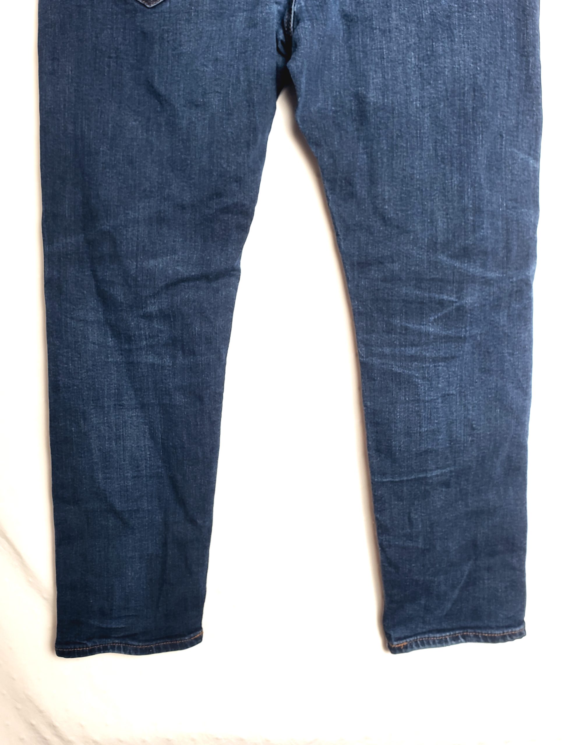 Стильні чоловічі джинси M&S Slim Fit - елегантний темно-синій денім у ідеальному стані 3 Стильні чоловічі джинси M&S Slim Fit - елегантний темно-синій денім у ідеальному стані - Зображення 3