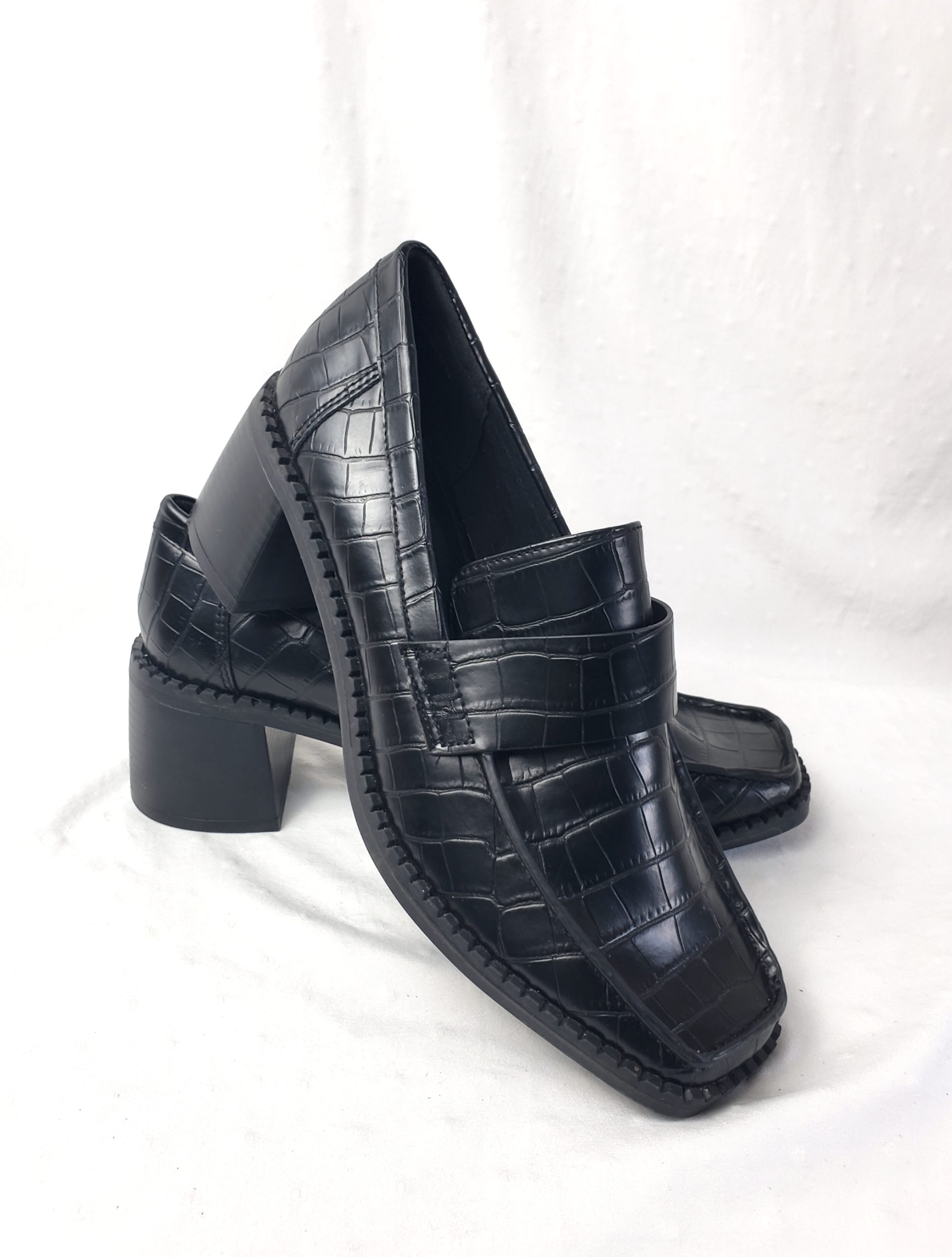 Стильні чорні туфлі з лакованої шкіри - елегантні лофери з крокодиловим принтом 1 Стильні чорні туфлі з лакованої шкіри - елегантні лофери з крокодиловим принтом