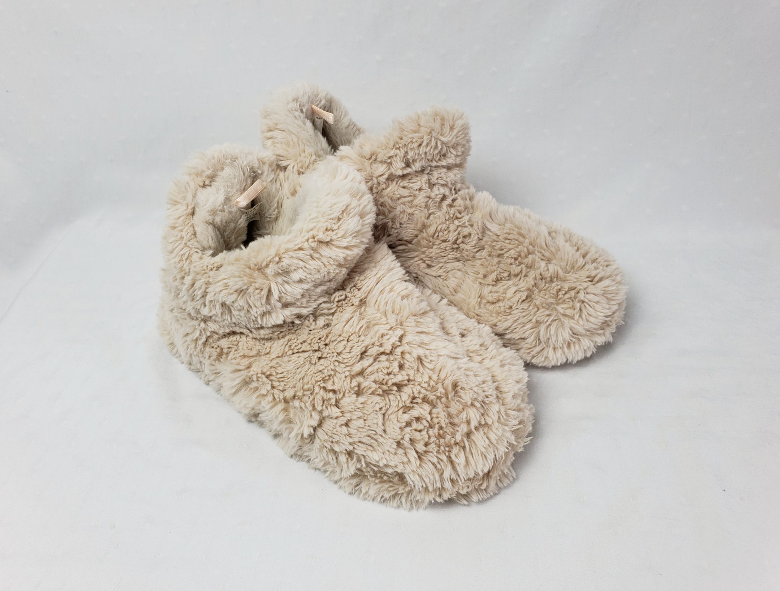 Бежеві тапочки з хутром розмір 41 - зимове взуття для дому в ідеальному стані 1 Бежеві тапочки з хутром розмір 41 - зимове взуття для дому в ідеальному стані