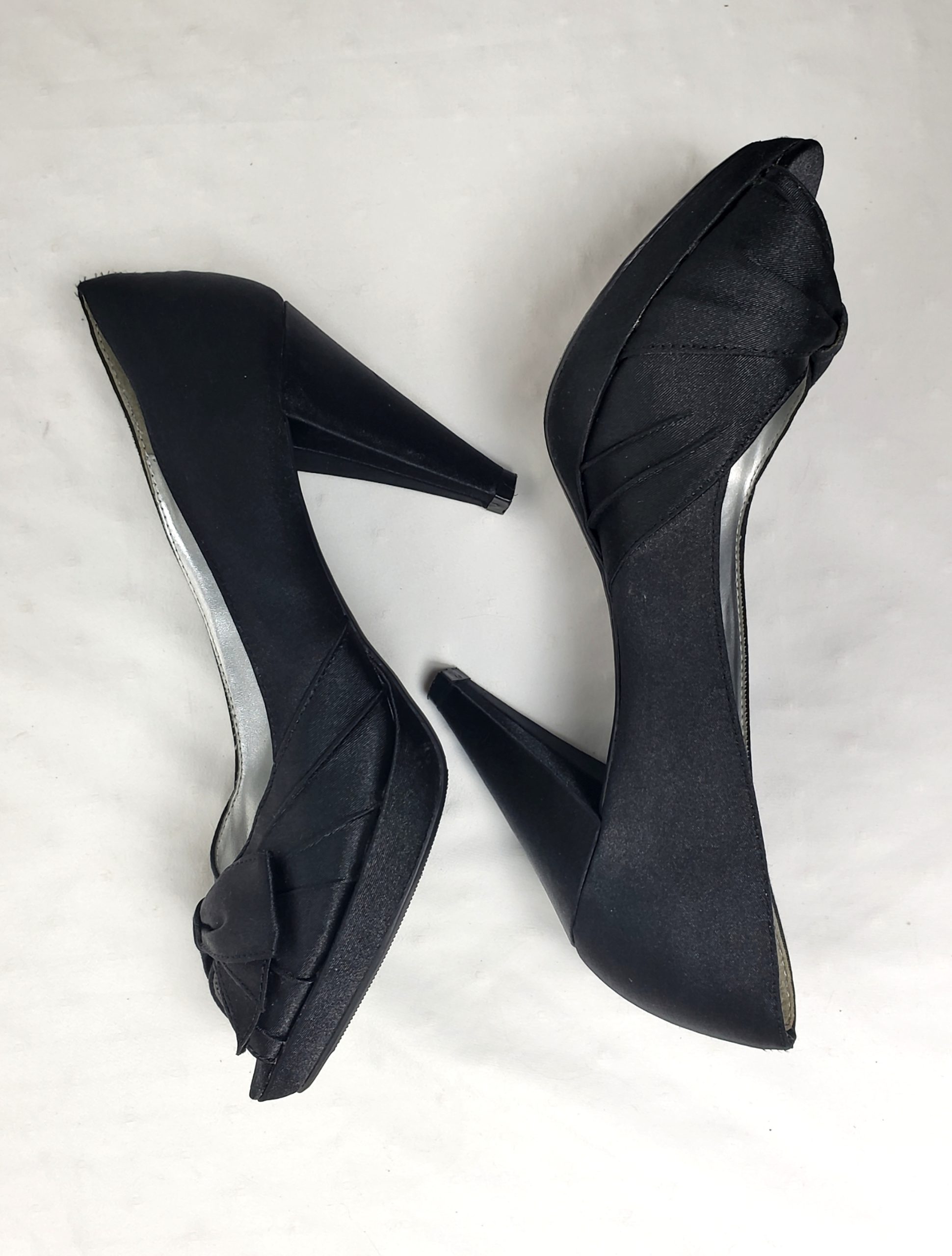 Літні чорні туфлі на каблуку 10 см розмір 38 - елегантне взуття для офісу та свят 4 Літні чорні туфлі на каблуку 10 см розмір 38 - елегантне взуття для офісу та свят - Зображення 4