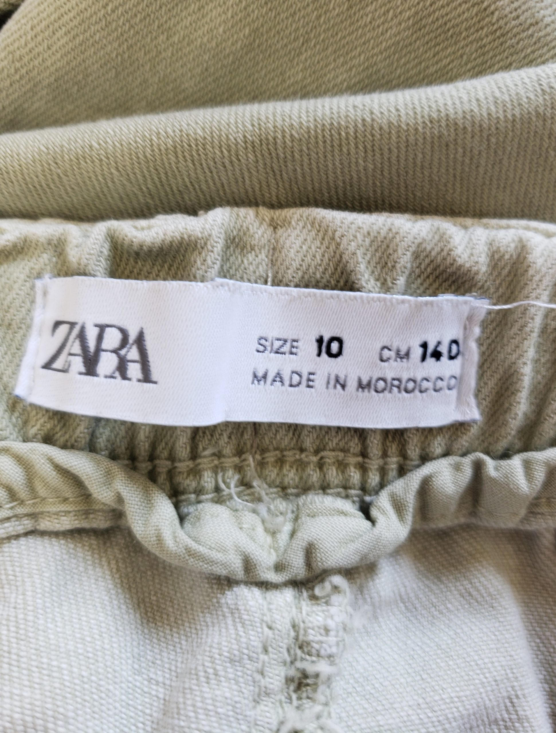 Чоловічі штани ZARA оливкові з бавовни та ліоцелу - вживані брюки в гарному стані 9 Чоловічі штани ZARA оливкові з бавовни та ліоцелу - вживані брюки в гарному стані - Зображення 9