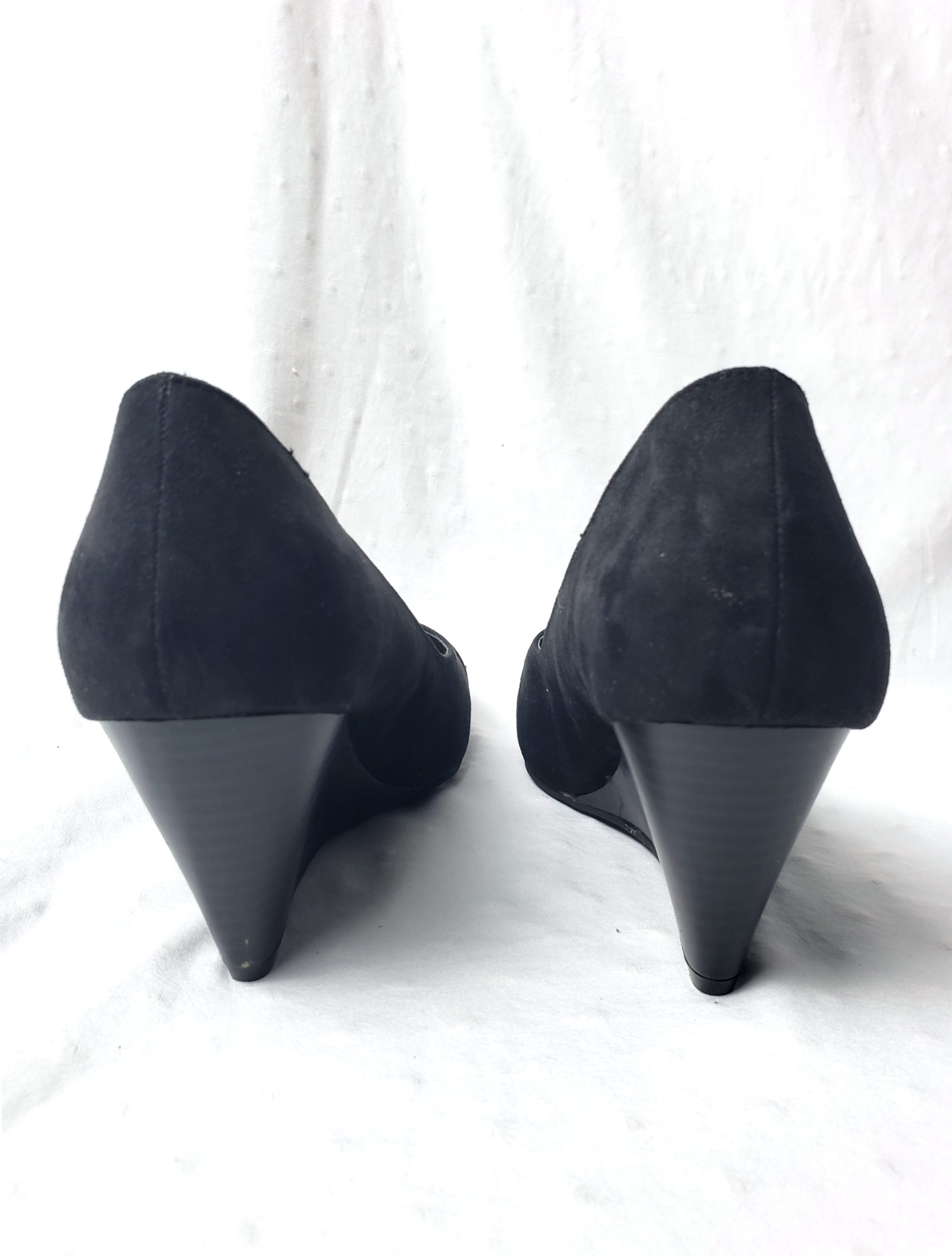 Чорні літні туфлі на каблуку 9см розмір 38 - стильне вживане взуття для офісу та вечірок 6 Чорні літні туфлі на каблуку 9см розмір 38 - стильне вживане взуття для офісу та вечірок - Зображення 6