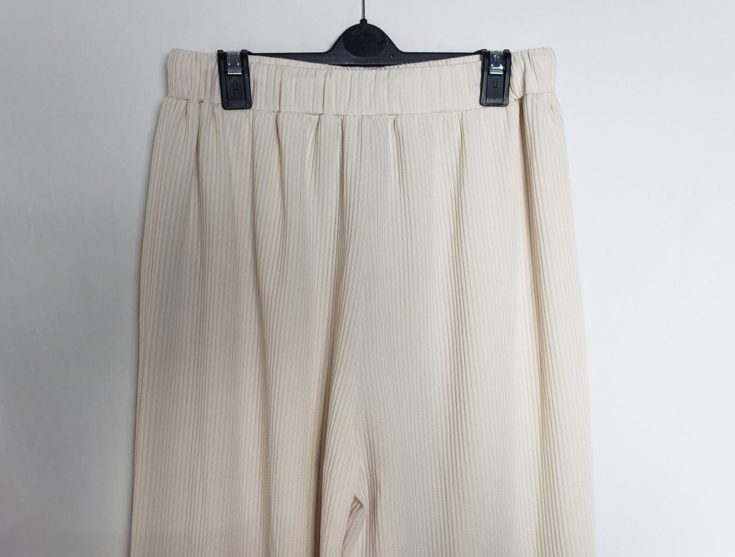 Бежеві широкі штани з поліестеру CIDER - вживаний одяг в ідеальному стані 1 Бежеві широкі штани з поліестеру CIDER - вживаний одяг в ідеальному стані