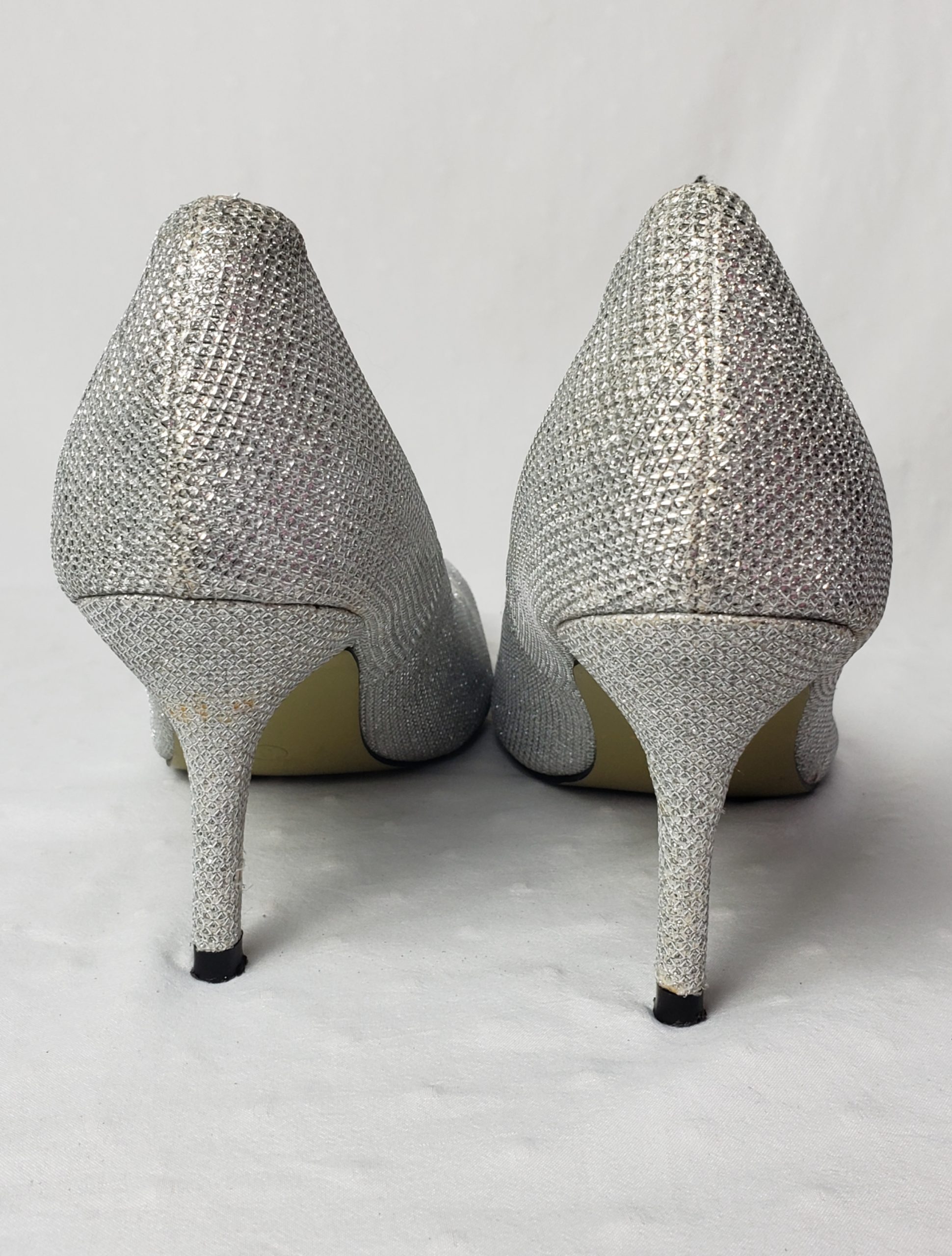 Стильні срібні туфлі на каблуку 10 см - елегантні жіночі туфлі розмір 39 6 Стильні срібні туфлі на каблуку 10 см - елегантні жіночі туфлі розмір 39 - Зображення 6