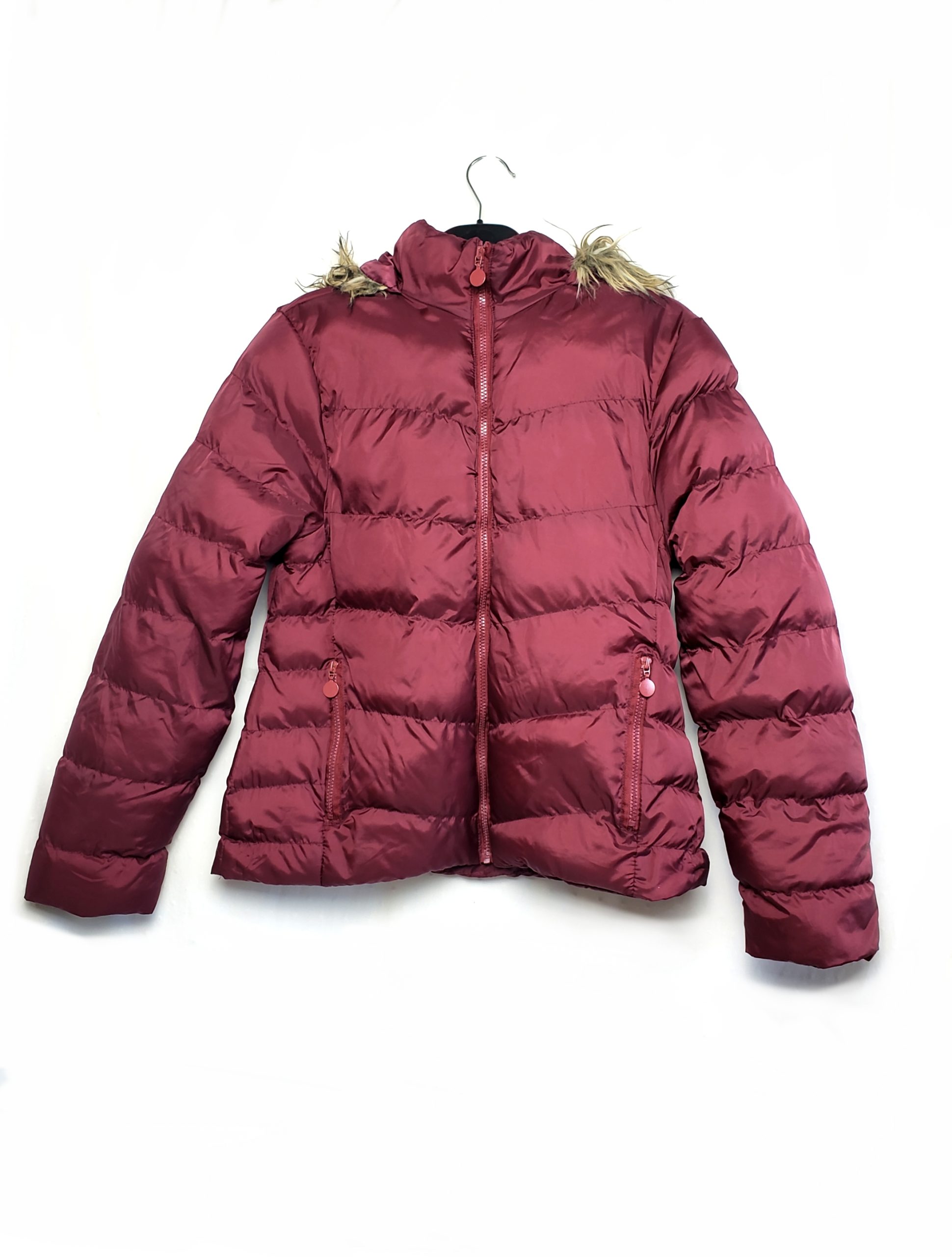 Стильна бордова куртка FLUID - модний пуховик з хутряним капюшоном, елегантний зимовий одяг 2 Стильна бордова куртка FLUID - модний пуховик з хутряним капюшоном, елегантний зимовий одяг - Зображення 2