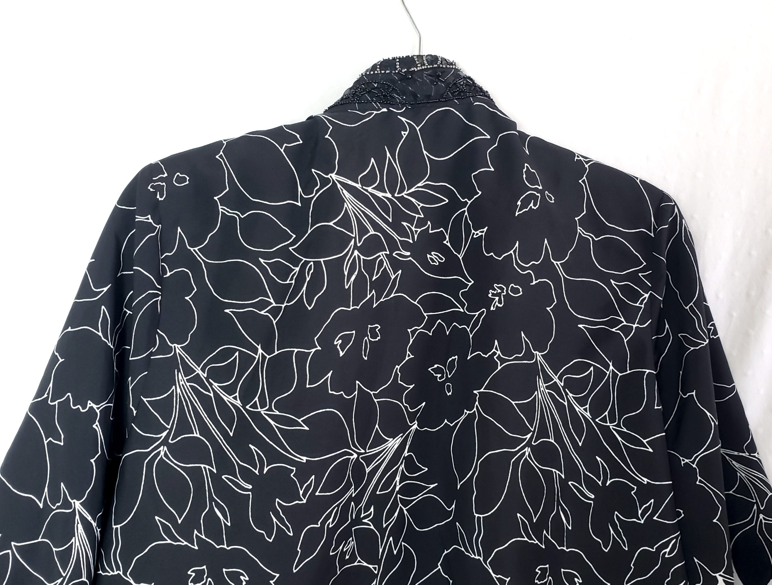 Стильна чорна блуза Together з квітковим принтом - елегантний модний тренд 5 Стильна чорна блуза Together з квітковим принтом - елегантний модний тренд - Зображення 5