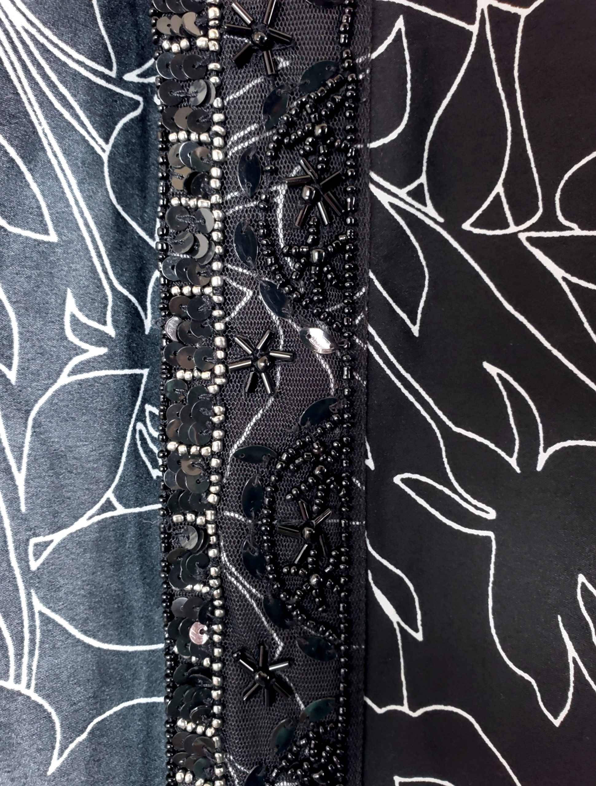 Стильна чорна блуза Together з квітковим принтом - елегантний модний тренд 6 Стильна чорна блуза Together з квітковим принтом - елегантний модний тренд - Зображення 6