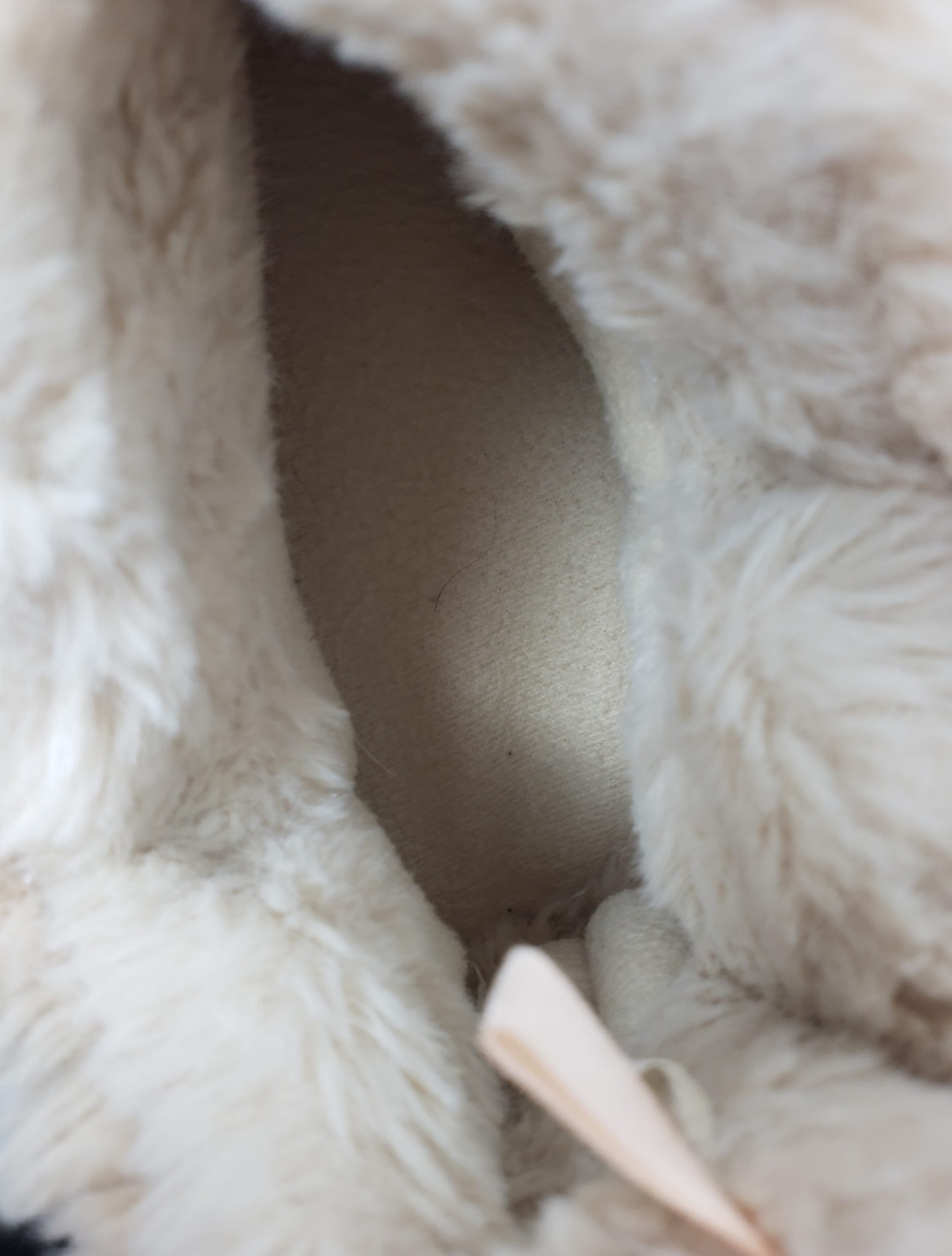 Бежеві тапочки з хутром розмір 41 - зимове взуття для дому в ідеальному стані 4 Бежеві тапочки з хутром розмір 41 - зимове взуття для дому в ідеальному стані - Зображення 4