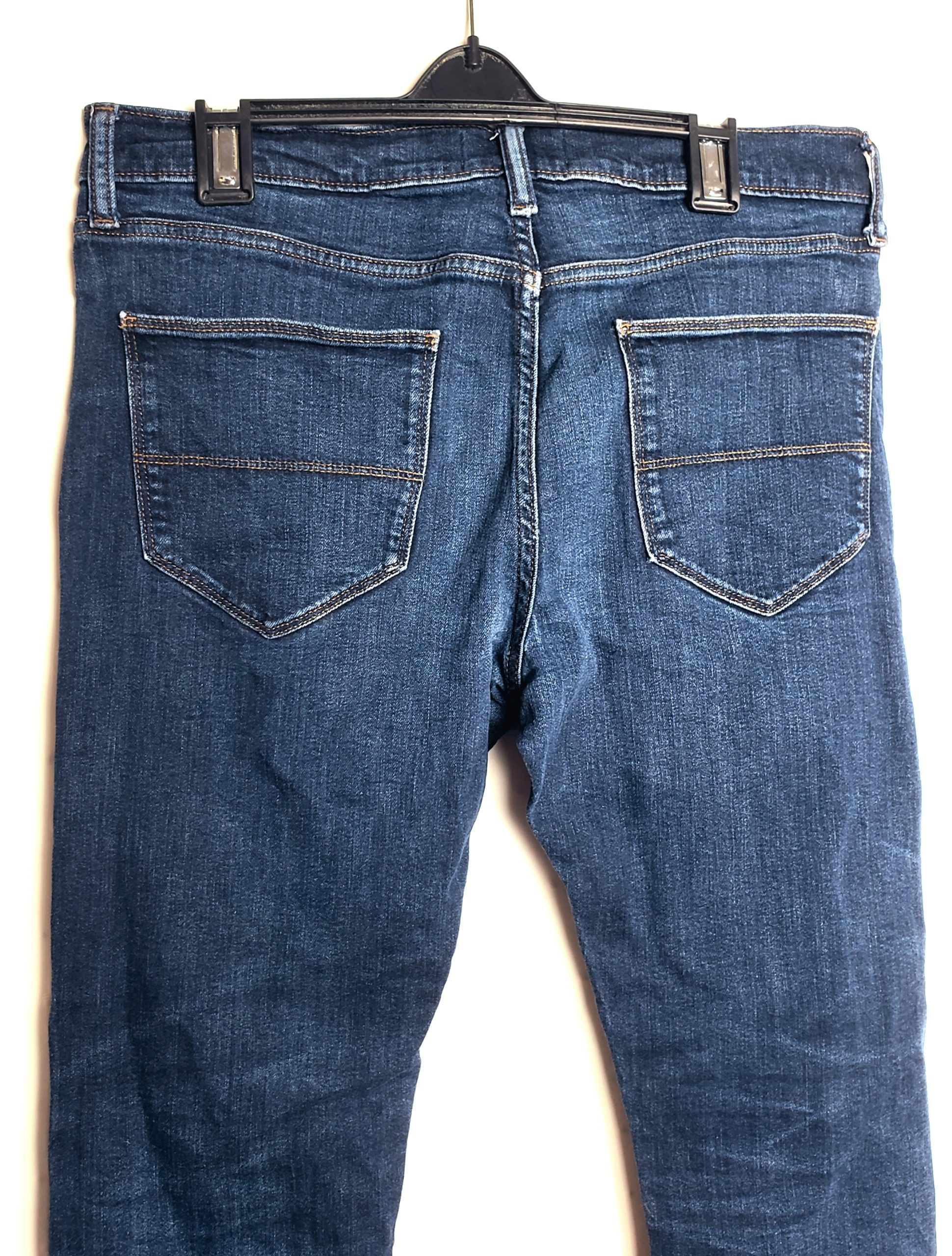 Стильні чоловічі джинси M&S Slim Fit - елегантний темно-синій денім у ідеальному стані 6 Стильні чоловічі джинси M&S Slim Fit - елегантний темно-синій денім у ідеальному стані - Зображення 6