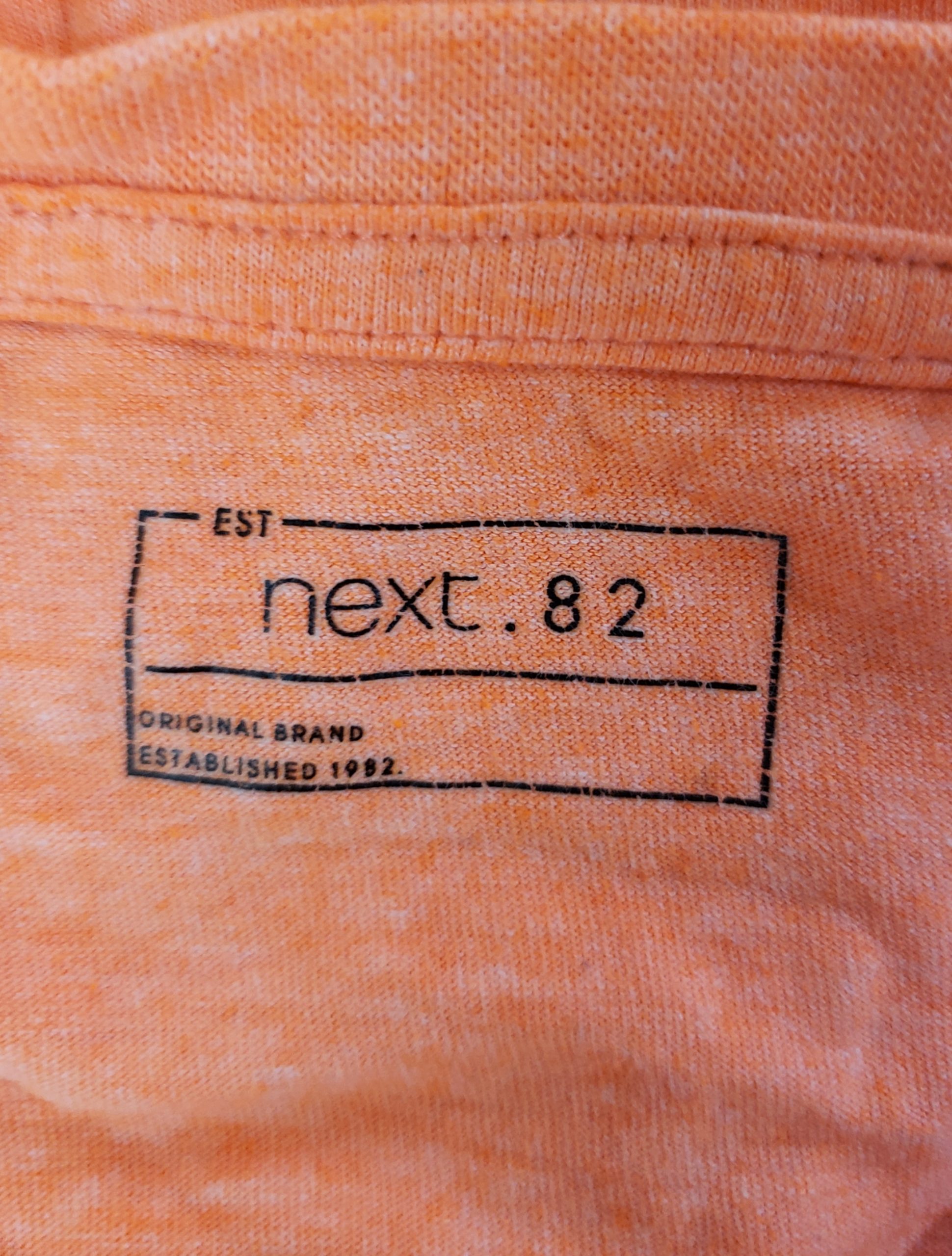 Стильна помаранчева футболка Next з веселим принтом - модний тренд для підлітків 11 років 5 Стильна помаранчева футболка Next з веселим принтом - модний тренд для підлітків 11 років - Зображення 5