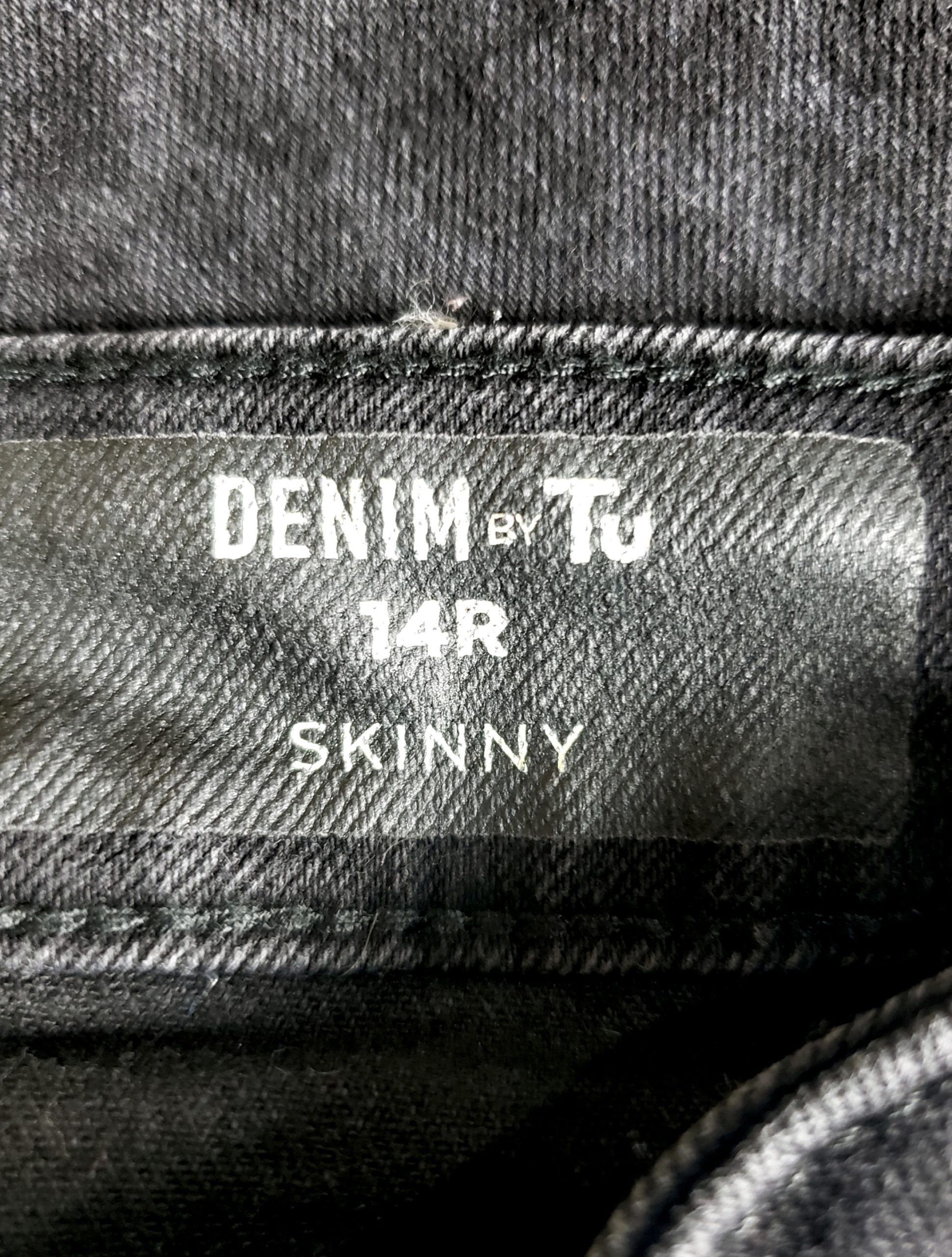 Чорні джинси скінні з принтом - стильні вживані джинси для повсякденного образу 6 Чорні джинси скінні з принтом - стильні вживані джинси для повсякденного образу - Зображення 6