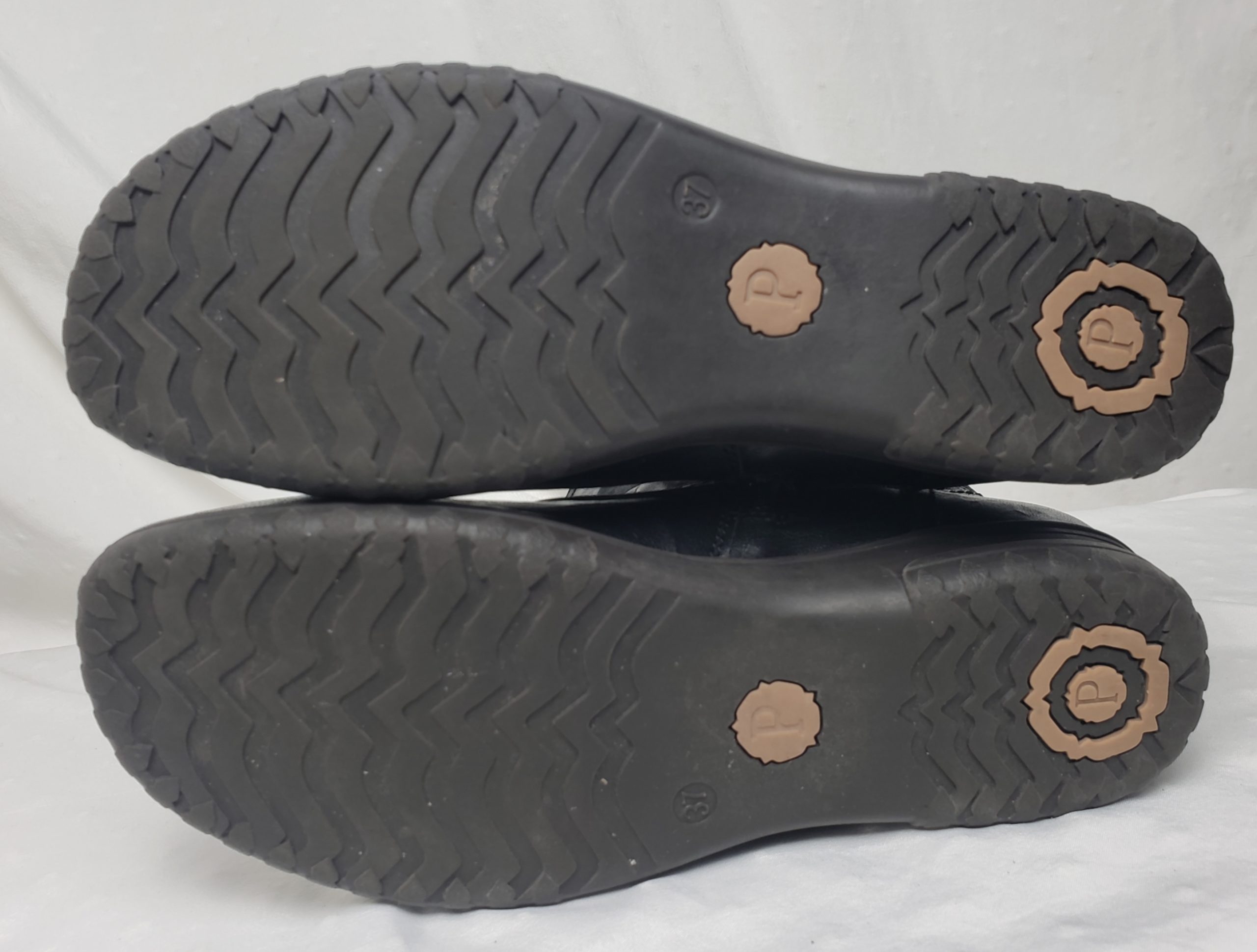 Чорні жіночі черевики PAVERS 37-38 розмір - стильне демісезонне взуття в ідеальному стані 4 Чорні жіночі черевики PAVERS 37-38 розмір - стильне демісезонне взуття в ідеальному стані - Зображення 4