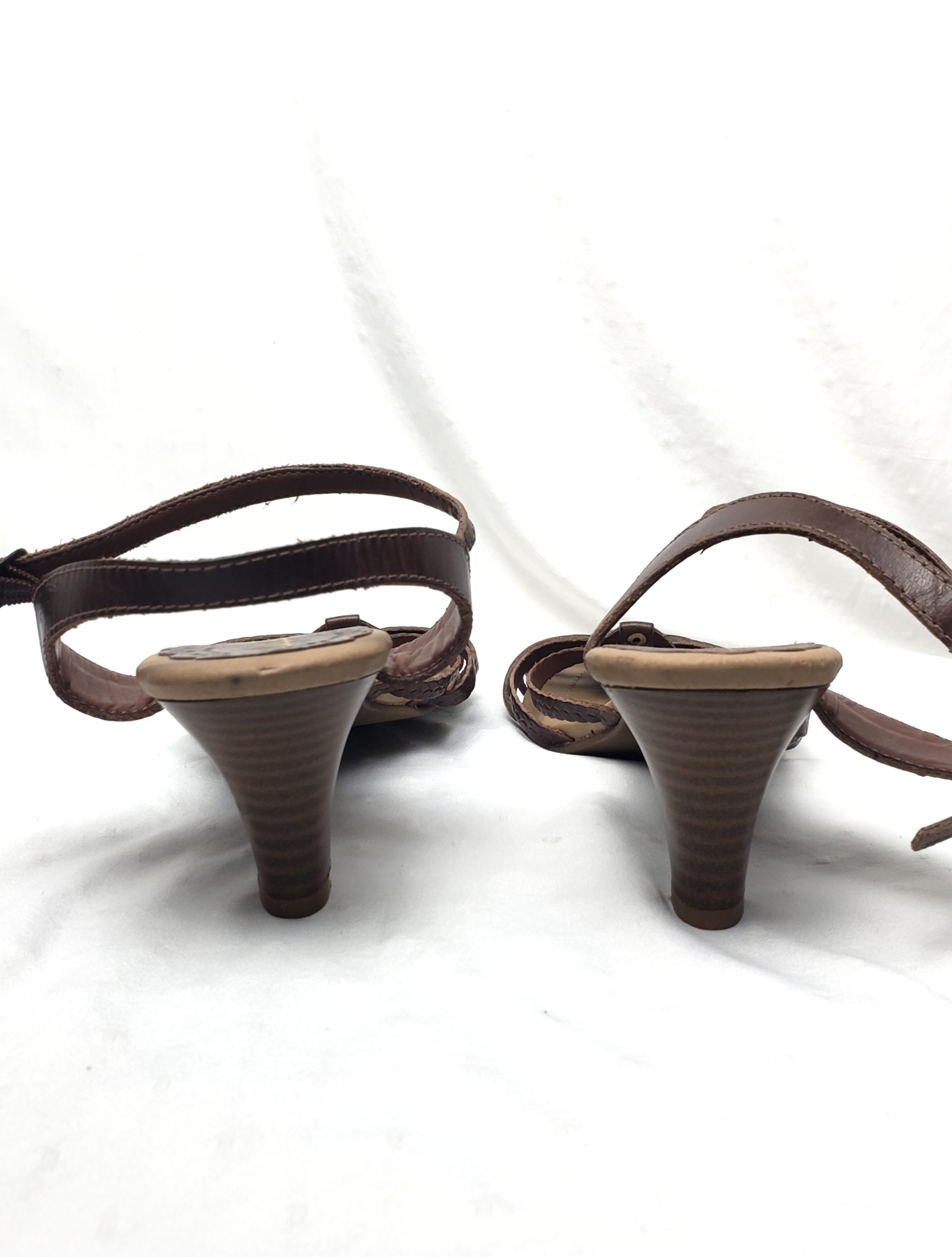 Літні шкіряні сандалі коричневі на каблуку 8 см розмір 39 - елегантне жіноче взуття 7 Літні шкіряні сандалі коричневі на каблуку 8 см розмір 39 - елегантне жіноче взуття - Зображення 7