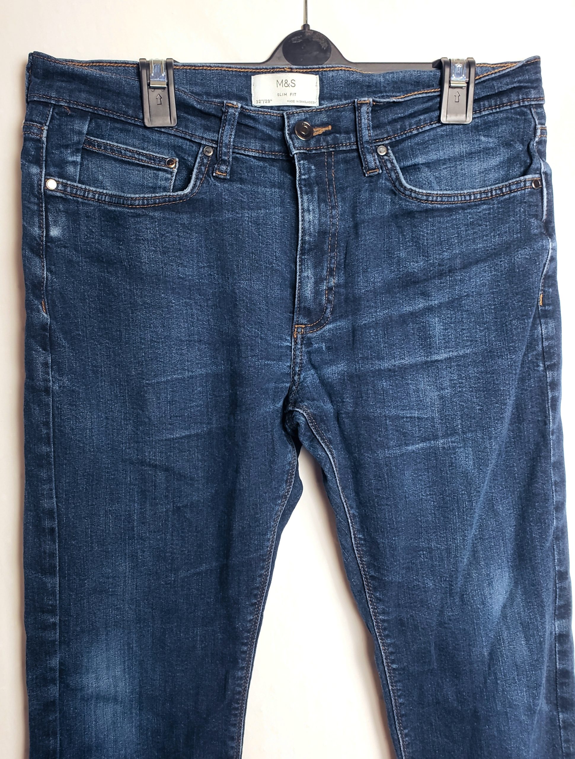 Стильні чоловічі джинси M&S Slim Fit - елегантний темно-синій денім у ідеальному стані 4 Стильні чоловічі джинси M&S Slim Fit - елегантний темно-синій денім у ідеальному стані - Зображення 4