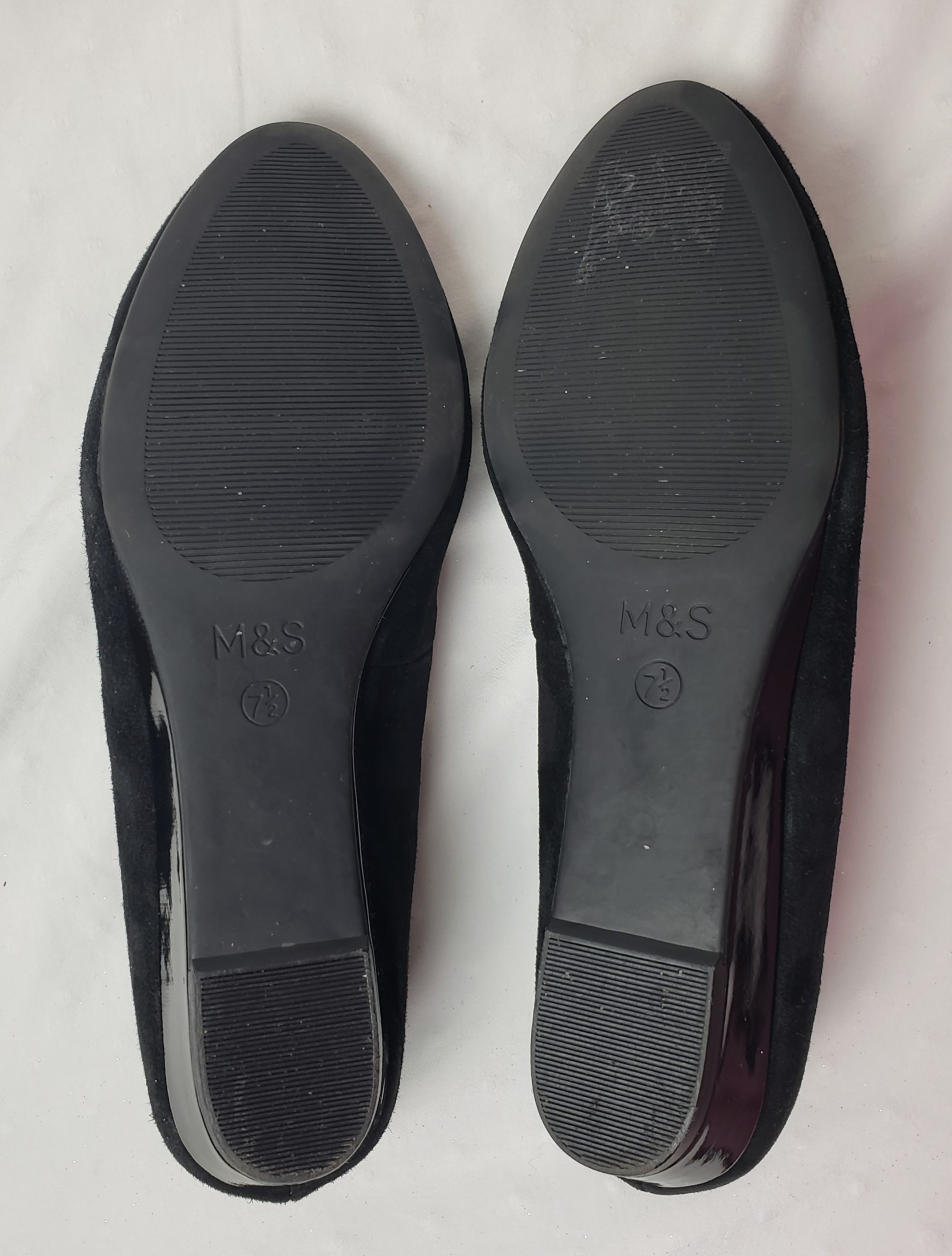 Елегантні чорні туфлі M&S - стильне взуття з натуральної шкіри в ідеальному стані 5 Елегантні чорні туфлі M&S - стильне взуття з натуральної шкіри в ідеальному стані - Зображення 5