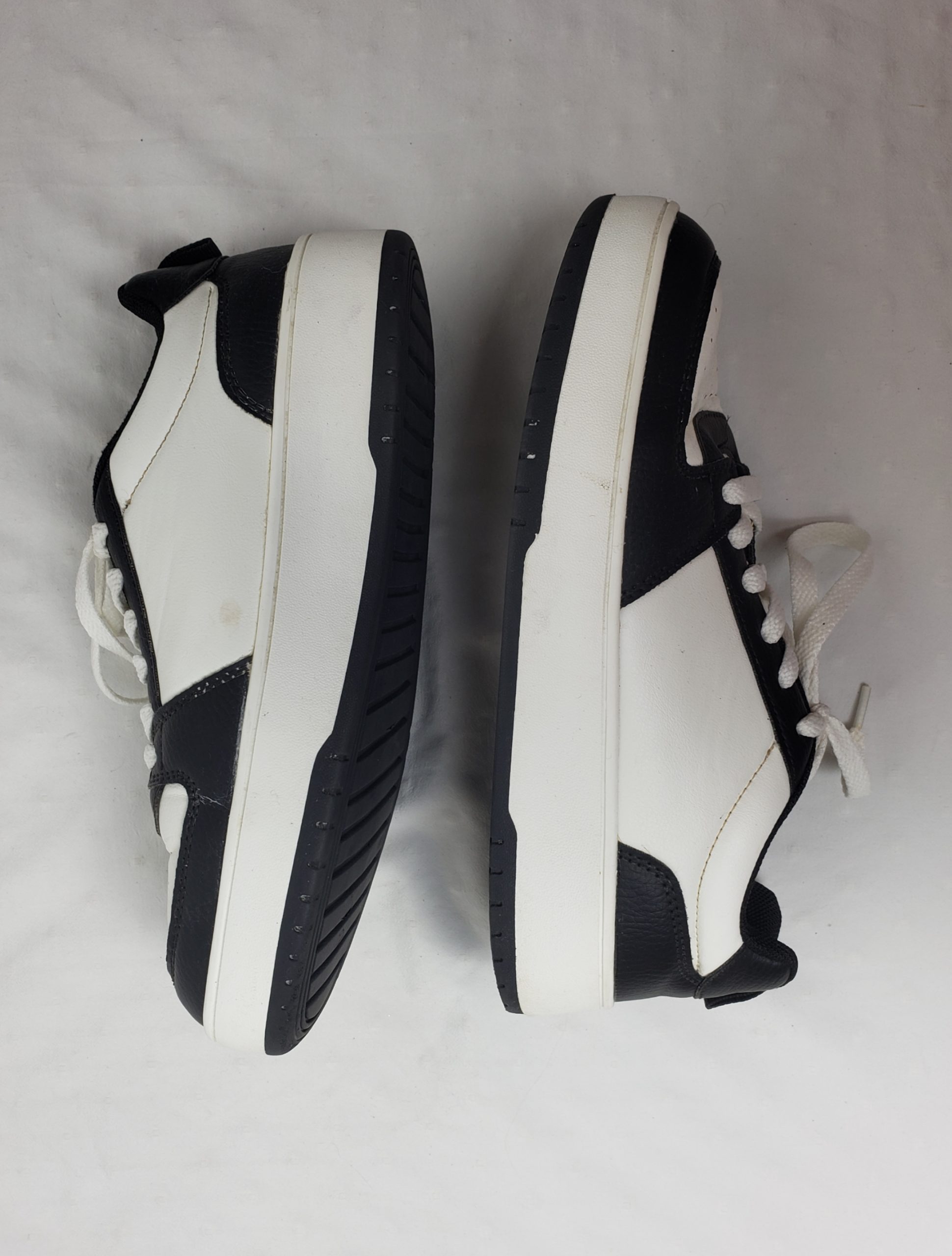 Стильні кросівки білі з чорним розмір 38/39 - універсальне взуття для весна-літо-осінь 3 Стильні кросівки білі з чорним розмір 38/39 - універсальне взуття для весна-літо-осінь - Зображення 3