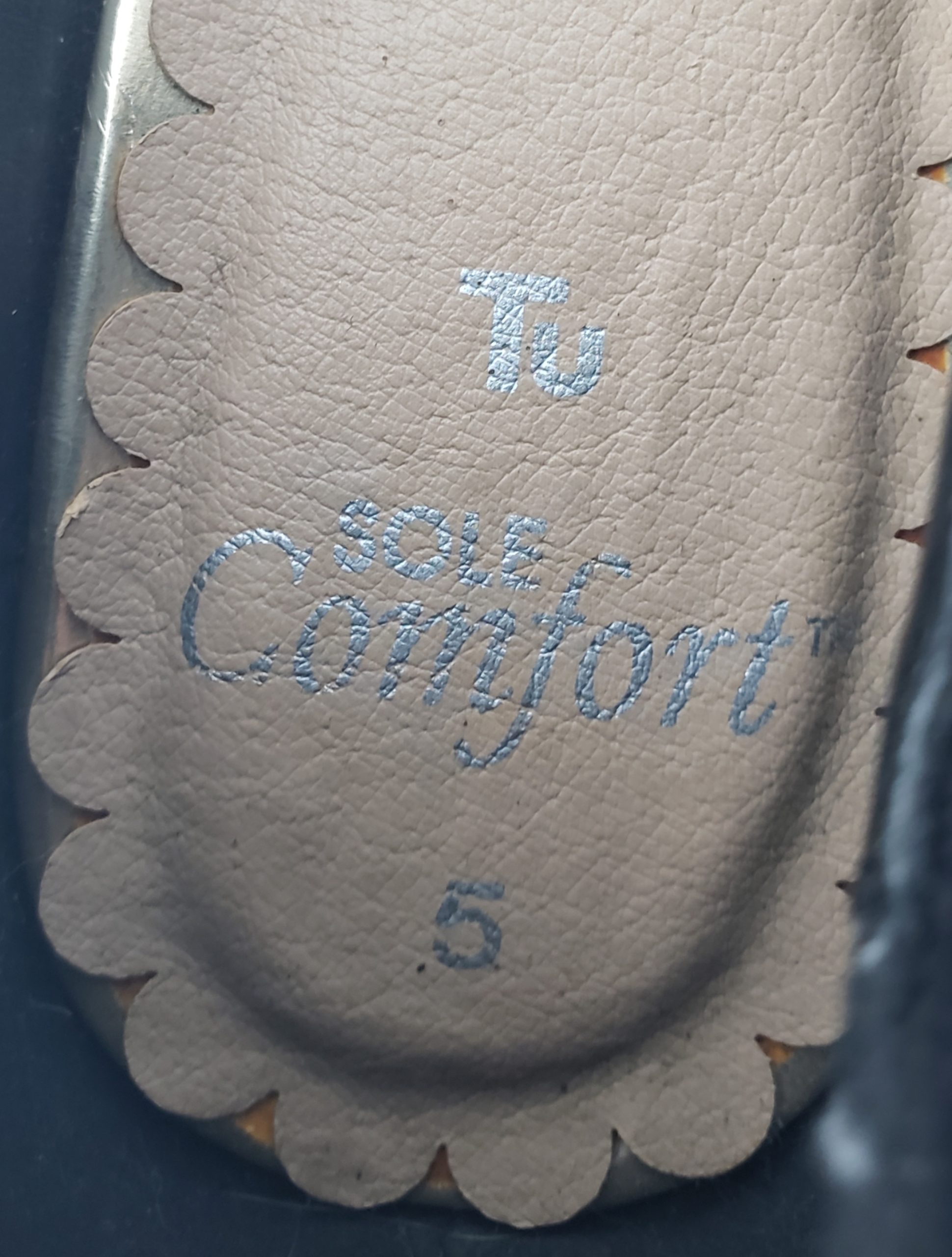 Чорні літні туфлі на каблуку 9см розмір 38 - стильне вживане взуття для офісу та вечірок 4 Чорні літні туфлі на каблуку 9см розмір 38 - стильне вживане взуття для офісу та вечірок - Зображення 4