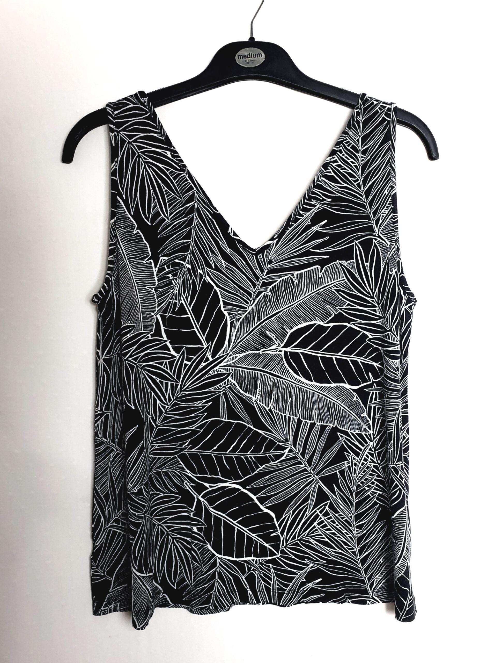 Стильний чорний топ з тропічним принтом - елегантна віскозна блуза F&F у ідеальному стані 1 Стильний чорний топ з тропічним принтом - елегантна віскозна блуза F&F у ідеальному стані