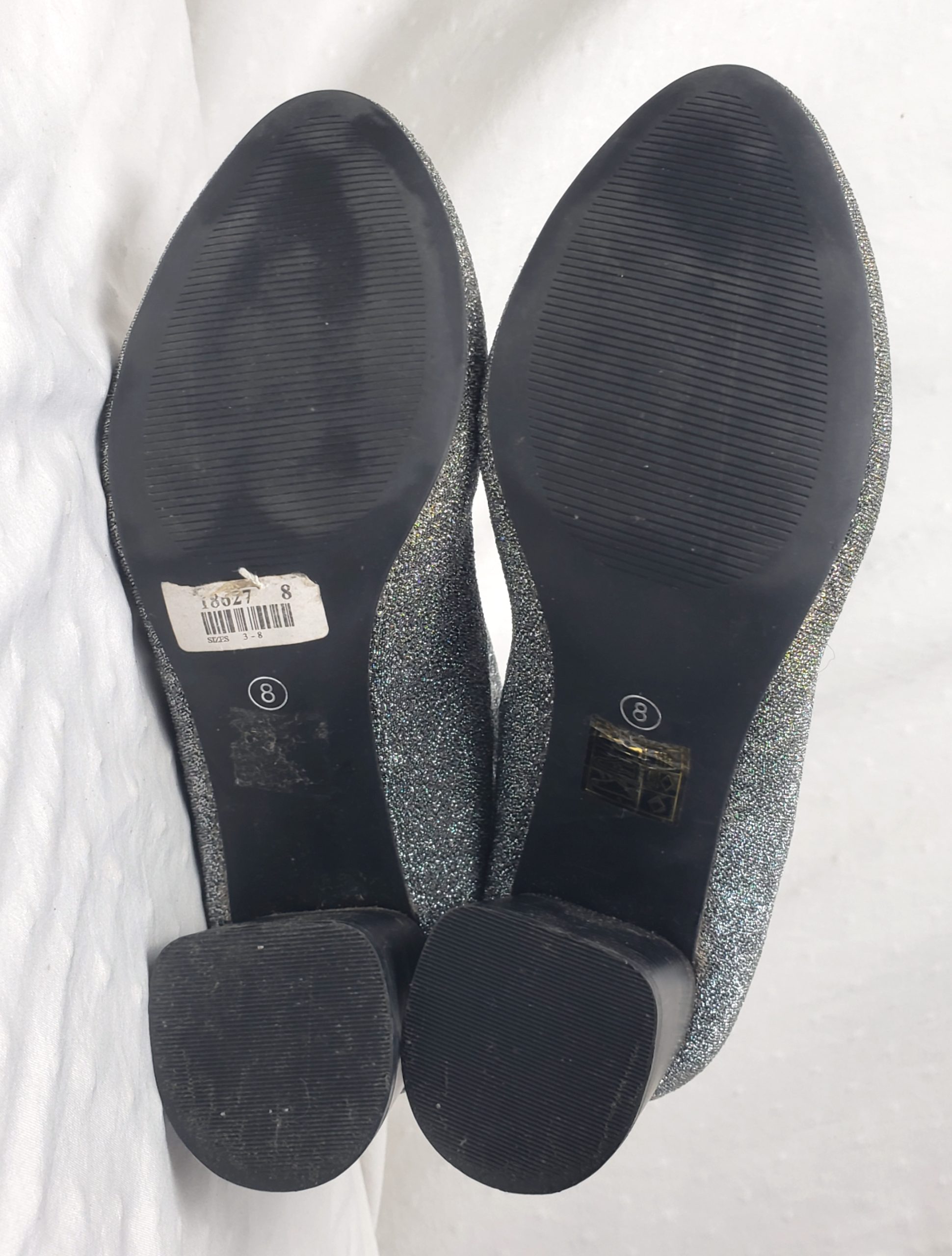 Срібні блискучі ботильйони на каблуку - універсальне взуття для весни, літа та осені розмір 43-44 7 Срібні блискучі ботильйони на каблуку - універсальне взуття для весни, літа та осені розмір 43-44 - Зображення 7