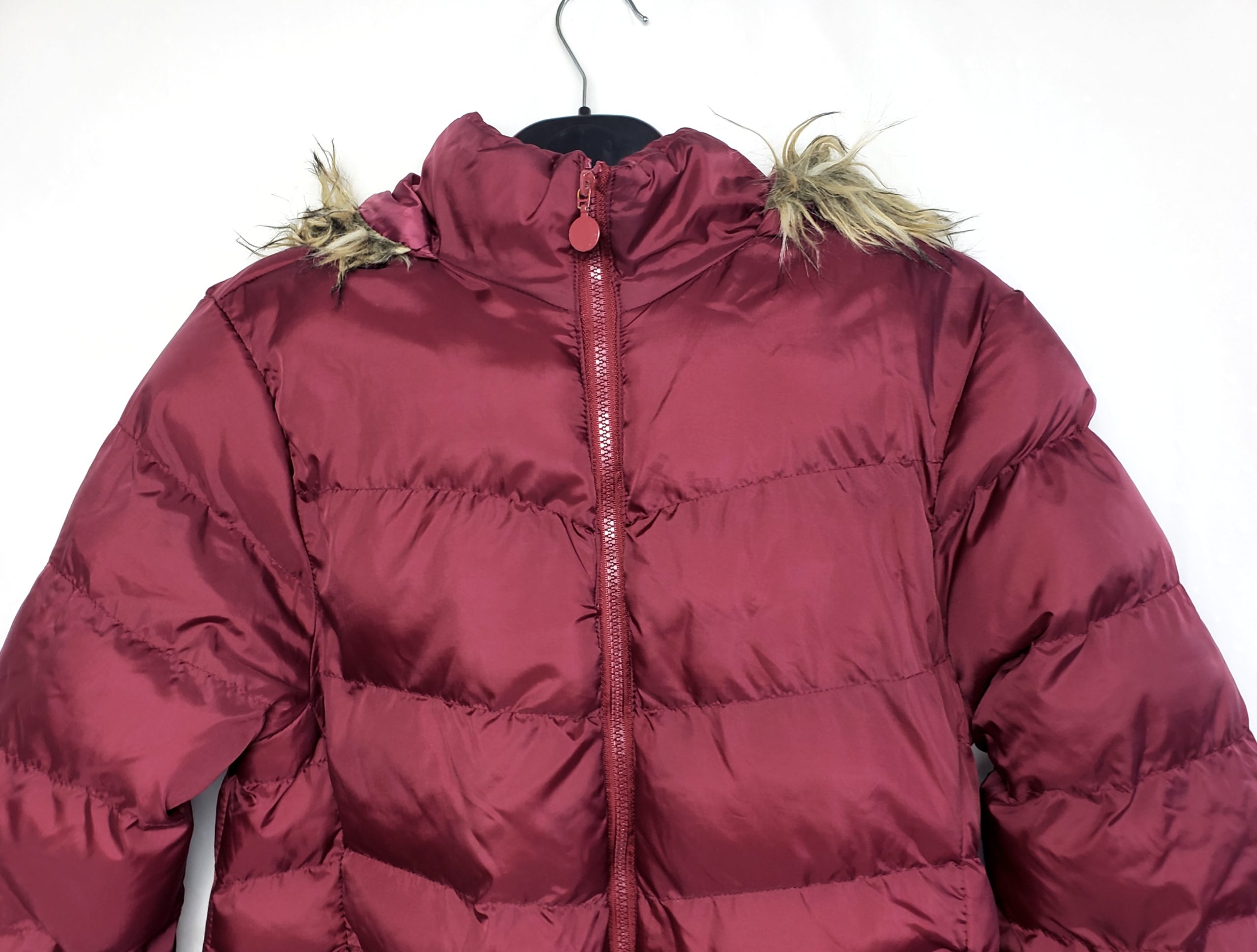 Стильна бордова куртка FLUID - модний пуховик з хутряним капюшоном, елегантний зимовий одяг 5 Стильна бордова куртка FLUID - модний пуховик з хутряним капюшоном, елегантний зимовий одяг - Зображення 5