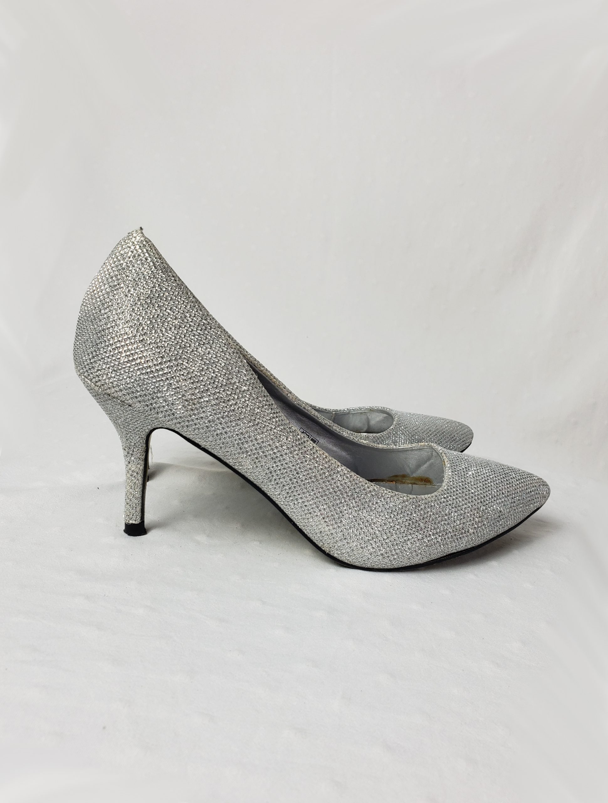Стильні срібні туфлі на каблуку 10 см - елегантні жіночі туфлі розмір 39 8 Стильні срібні туфлі на каблуку 10 см - елегантні жіночі туфлі розмір 39 - Зображення 8